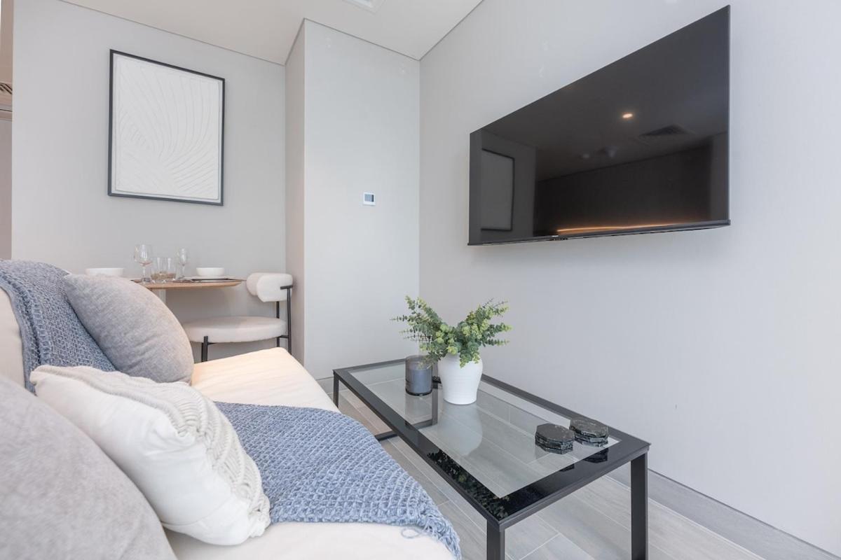 Pristine With Spectacular View In Marina Dubai