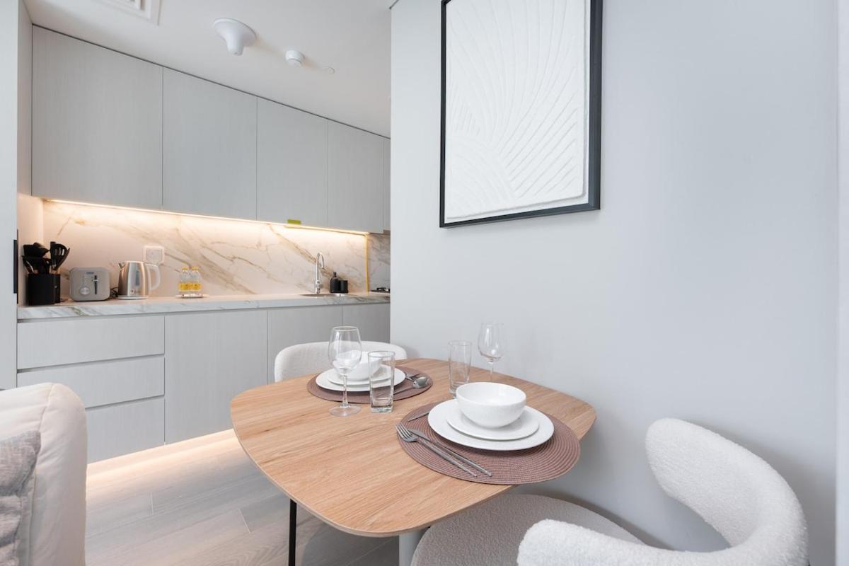 Apartment Pristine With Spectacular View In Marina Dubai