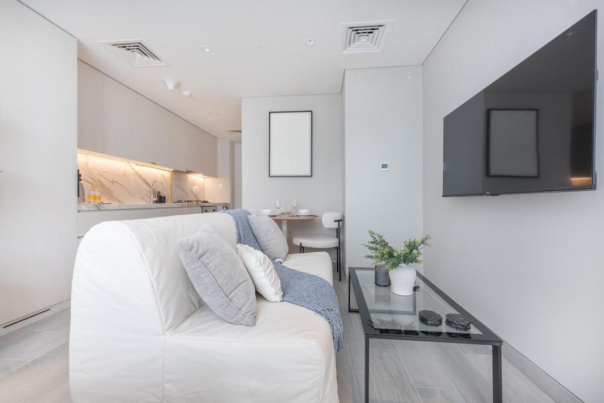 Apartment Pristine With Spectacular View In Marina Dubai