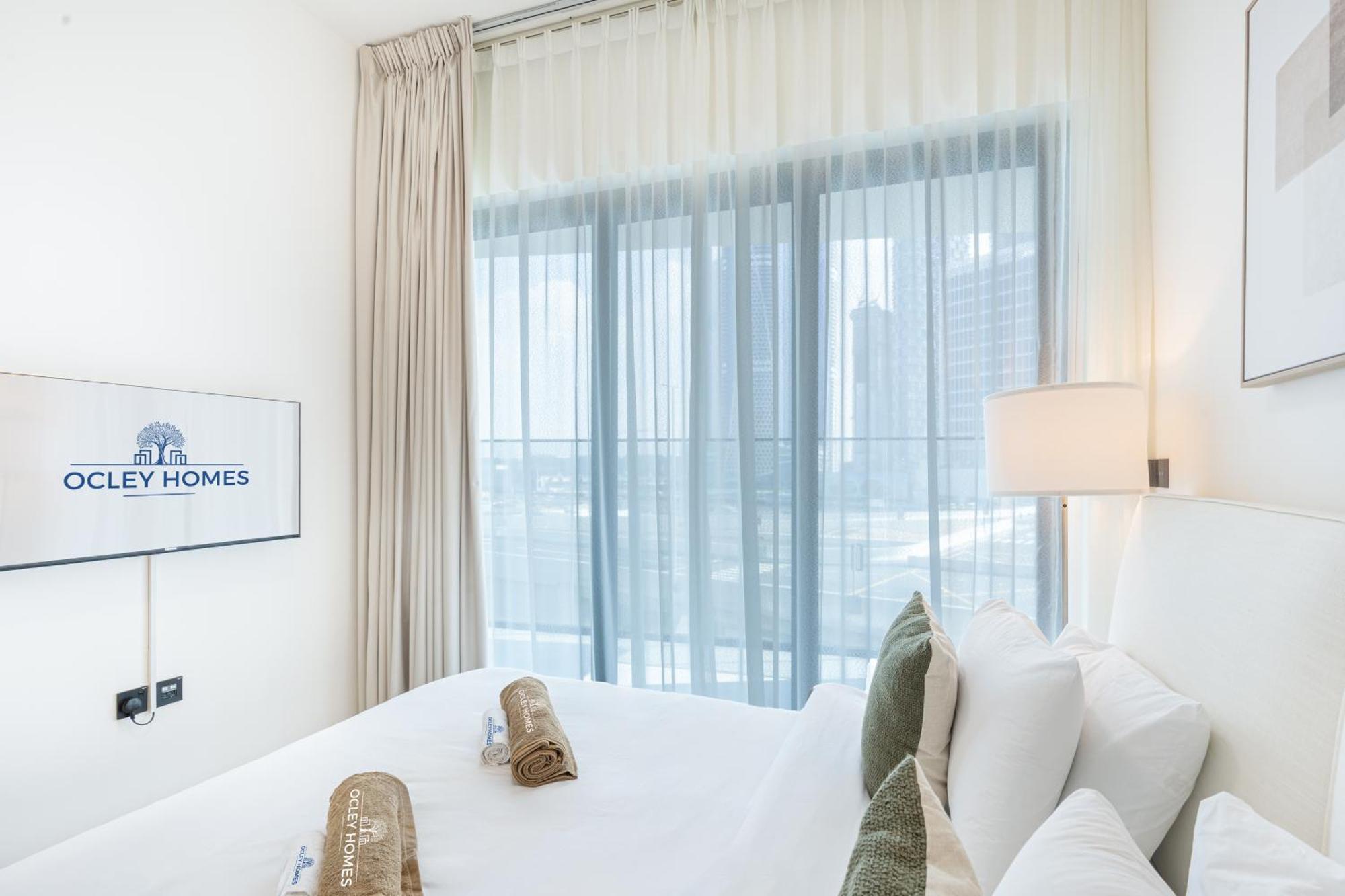 Stylish With Direct Pool Access By The Canal Dubai