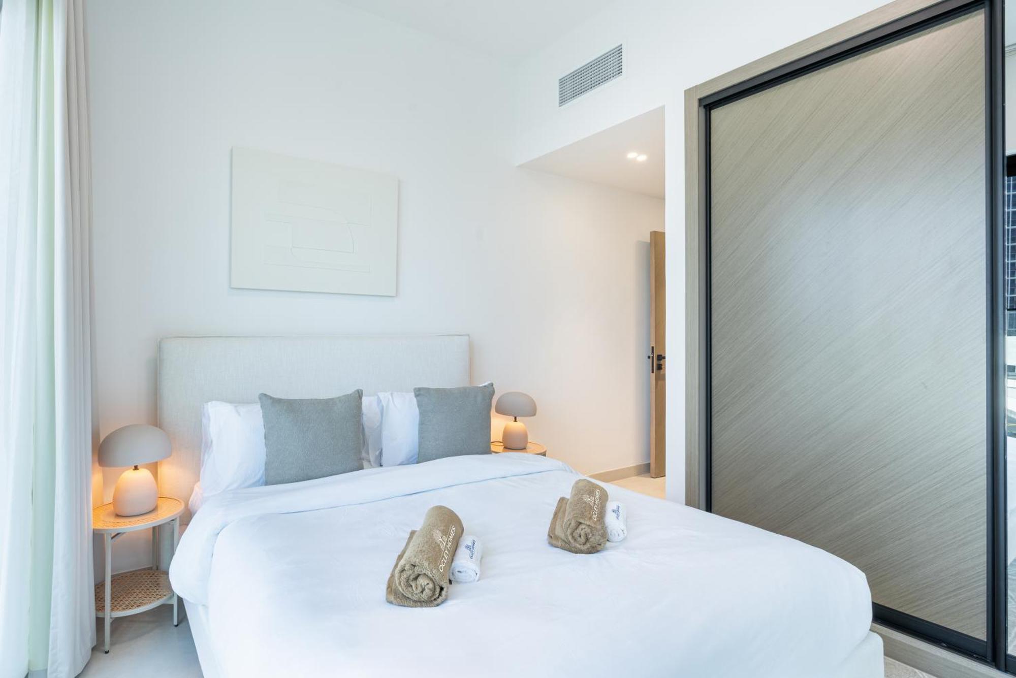 Stylish With Direct Pool Access By The Canal * Dubai