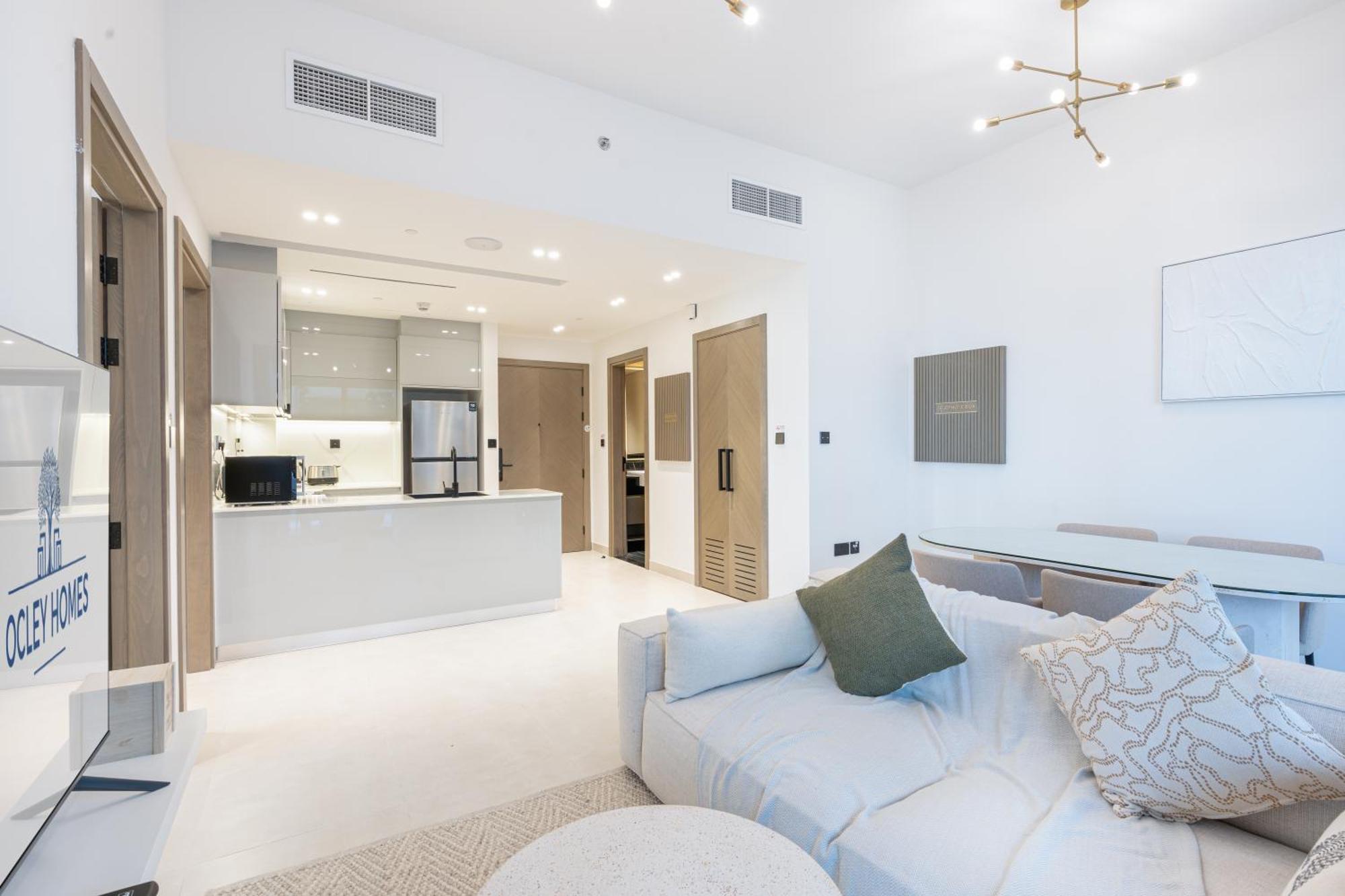 Stylish With Direct Pool Access By The Canal