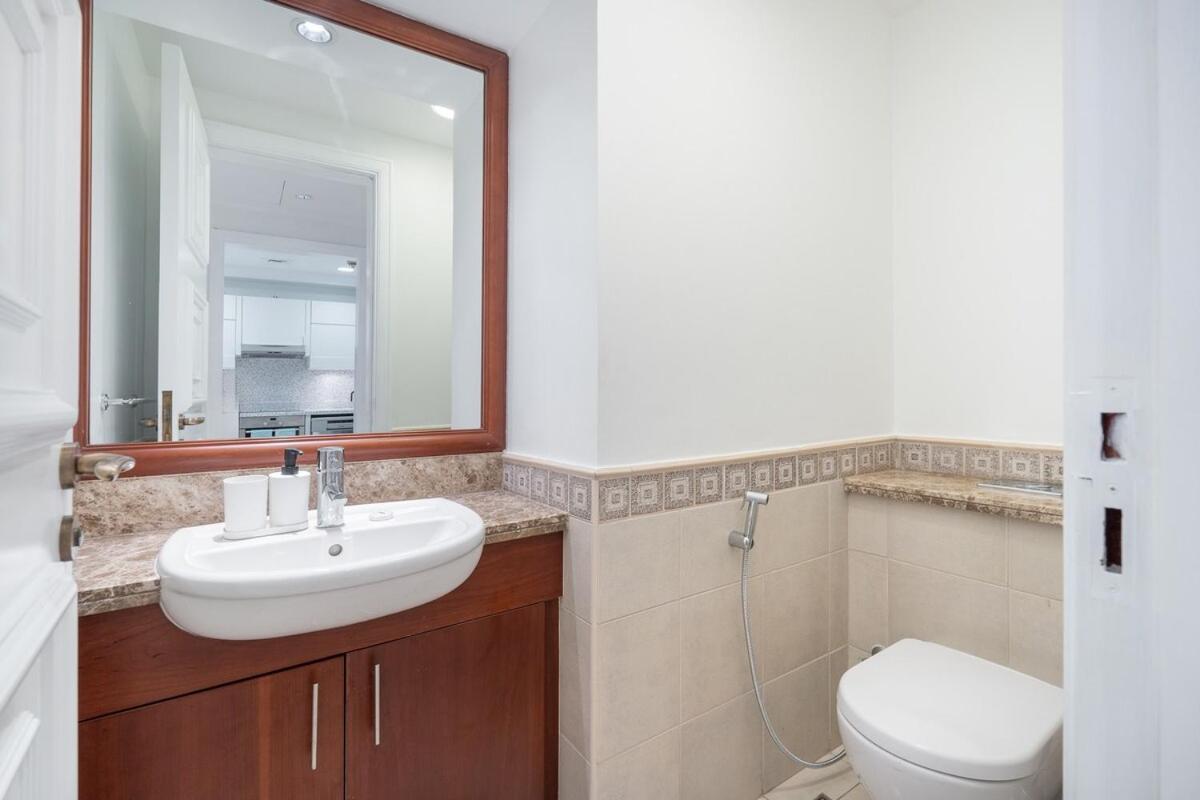 Apartment Spacious 3-bedrooms With Cozy Balcony In Palm Jumeira! Dubai