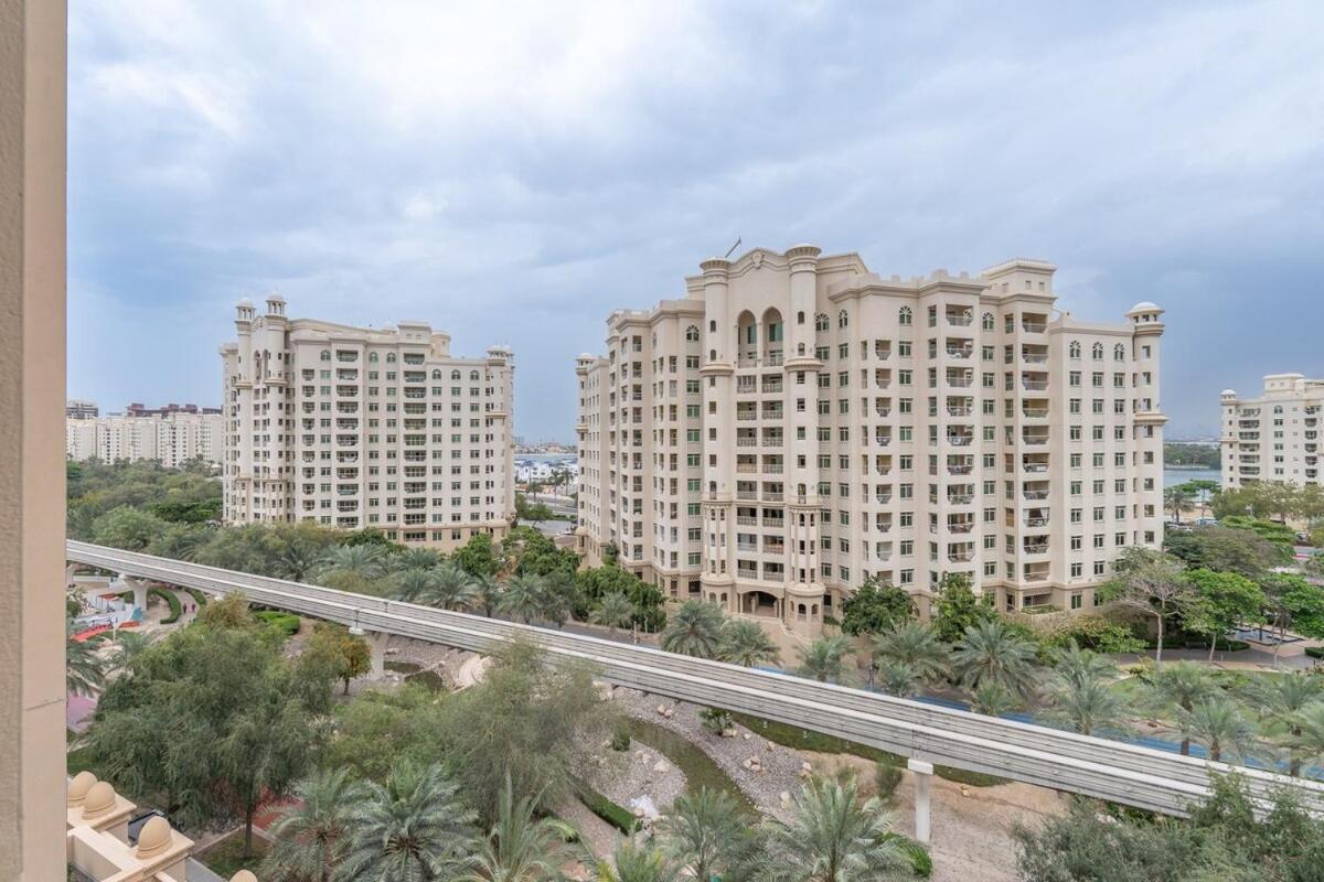 Apartment Spacious 3-bedrooms With Cozy Balcony In Palm Jumeira!