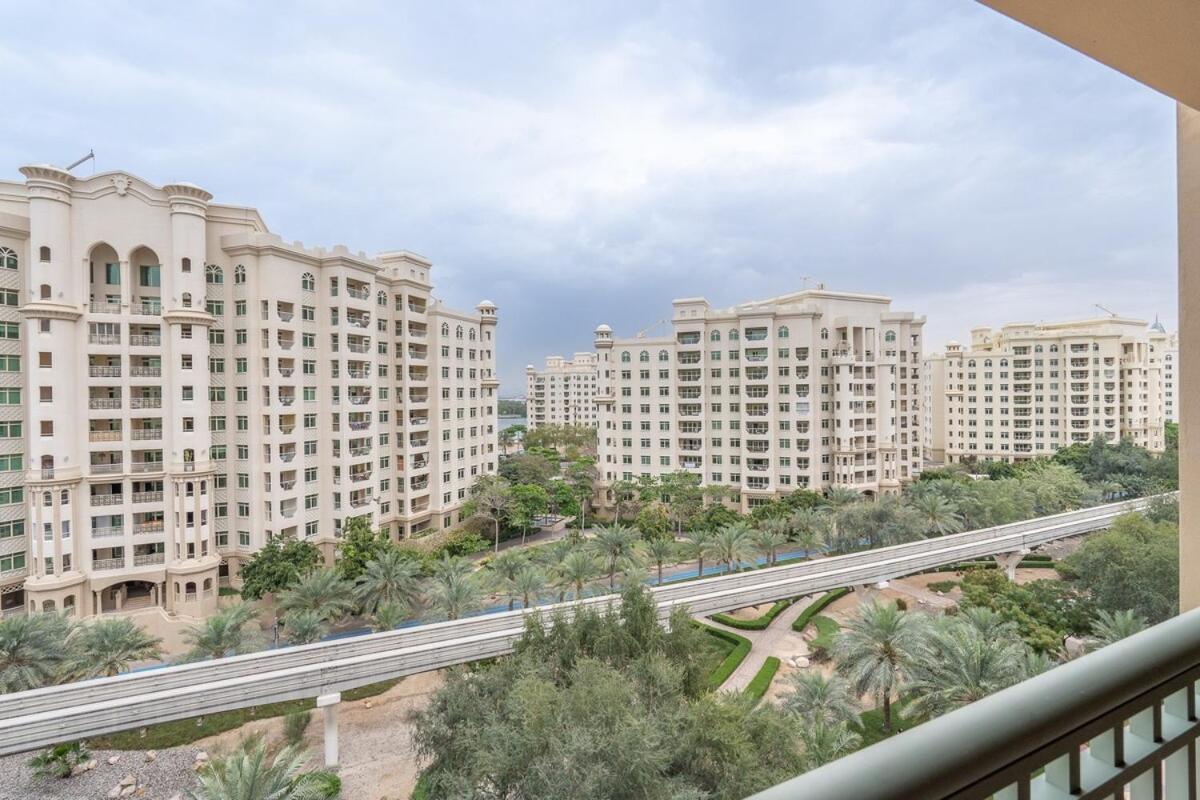 Spacious 3-bedrooms With Cozy Balcony In Palm Jumeira! Apartment Dubai