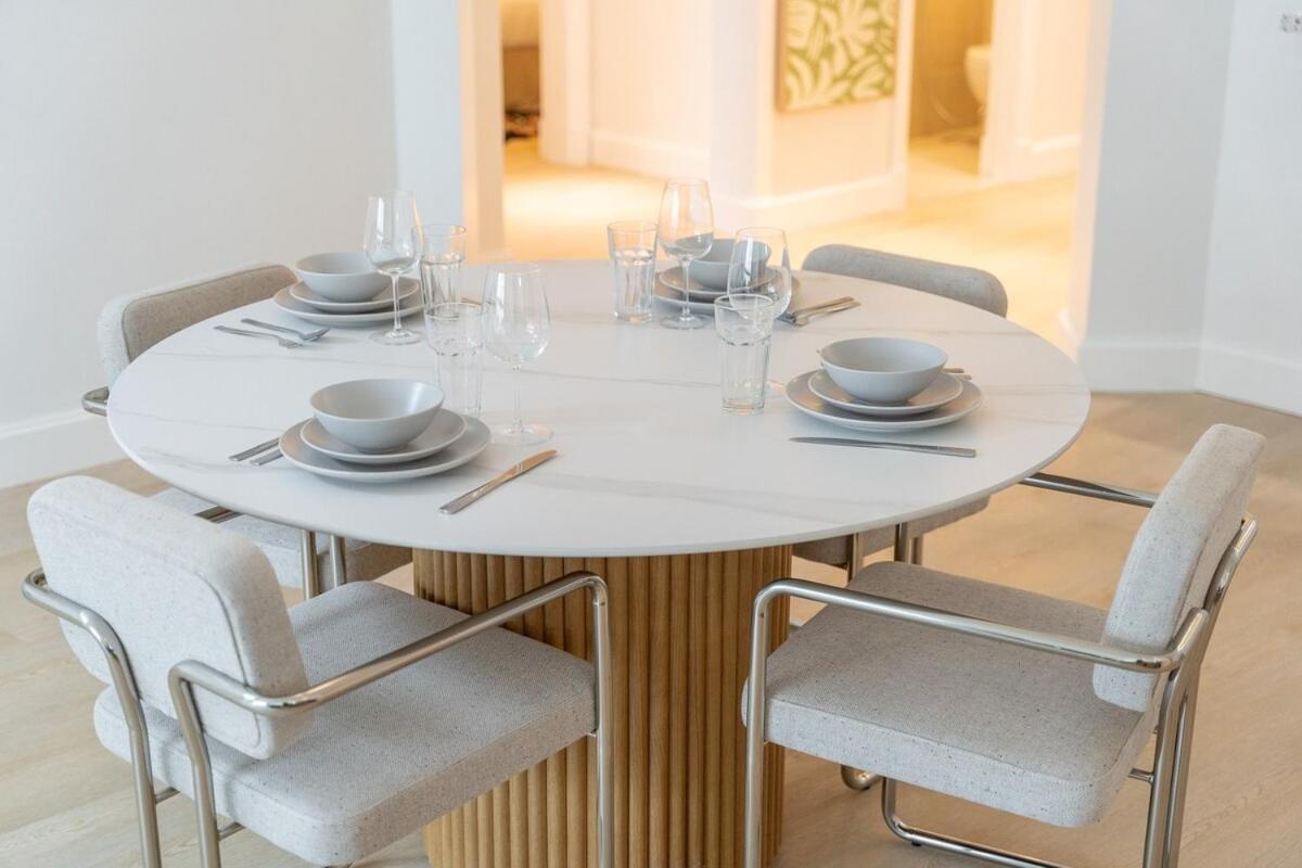 Apartment Spacious 3-bedrooms With Cozy Balcony In Palm Jumeira!