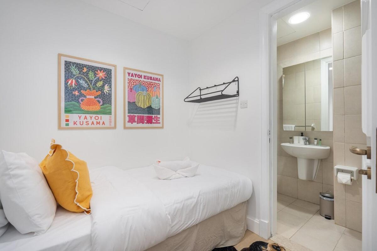 Apartment Spacious 3-bedrooms With Cozy Balcony In Palm Jumeira! Dubai