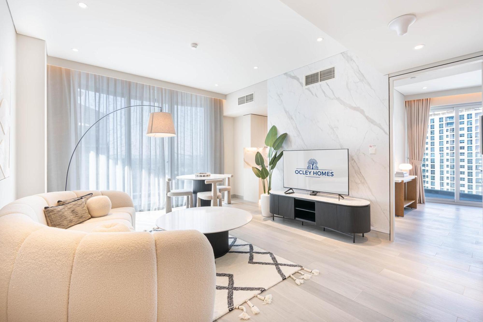Elegant Brand New With Roof Pool