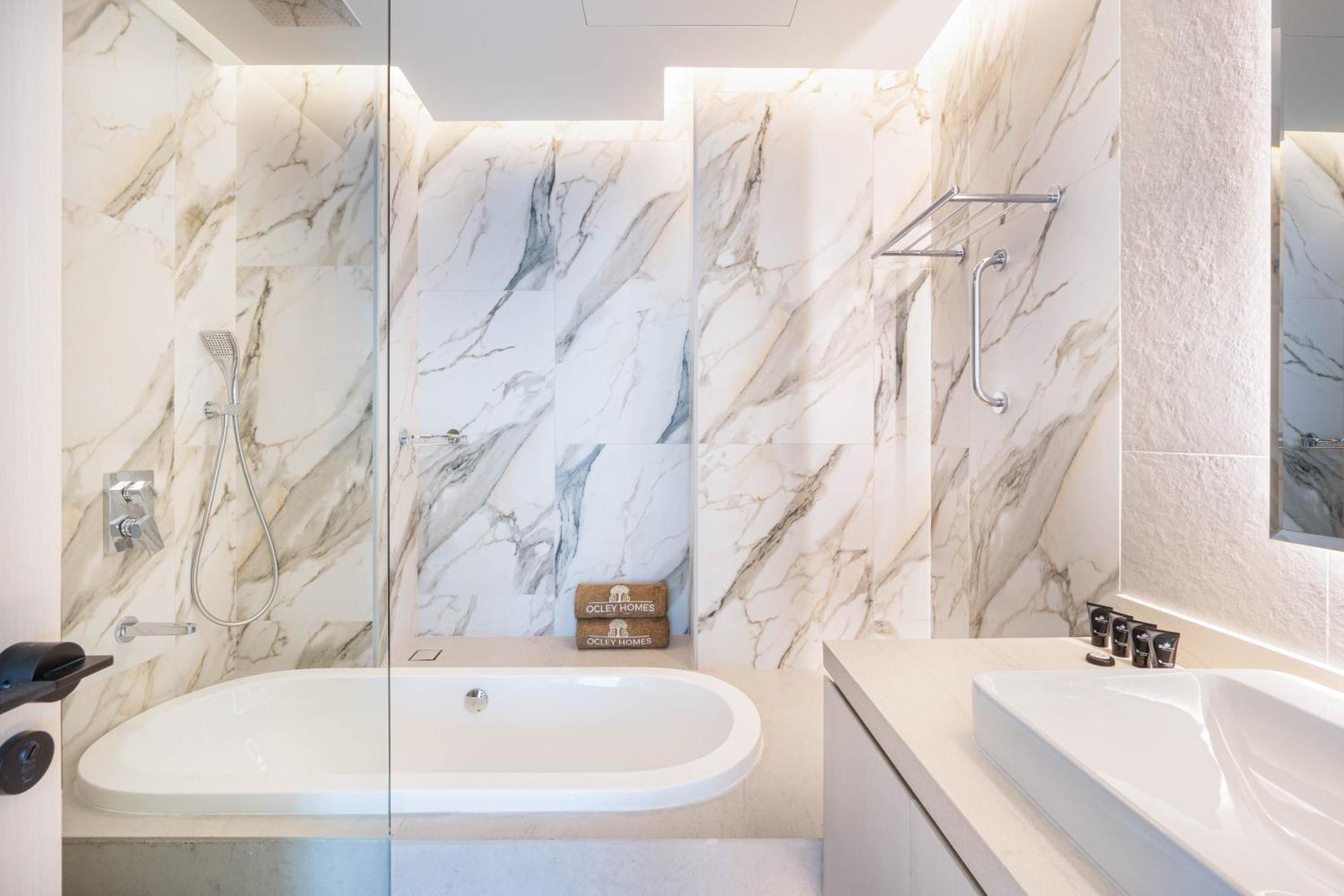 Elegant Brand New With Roof Pool Apartment *