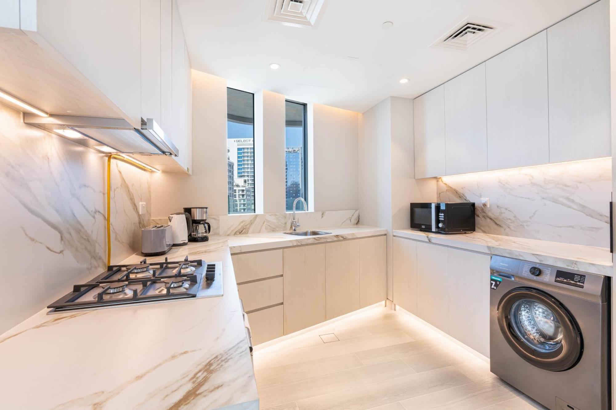 Elegant Brand New With Roof Pool *