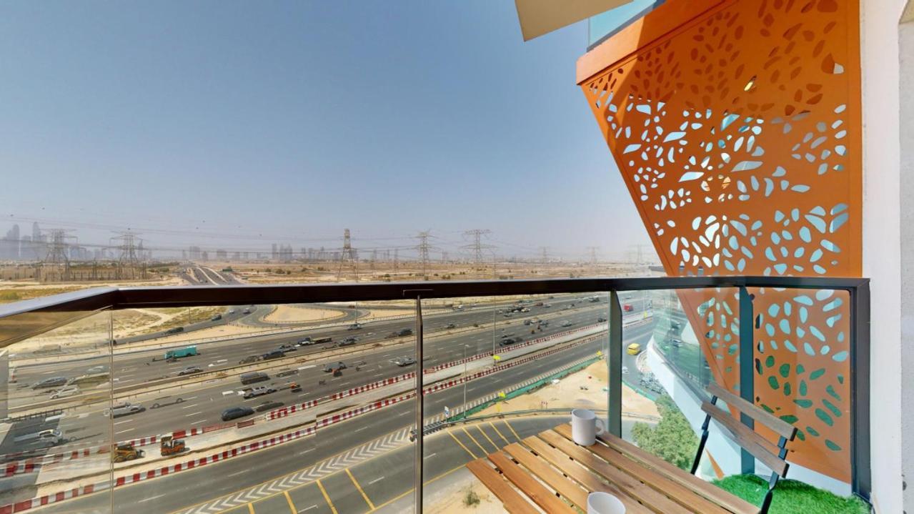 Binghatti Gate - Cosy Two Bedroom Apartment Dubai