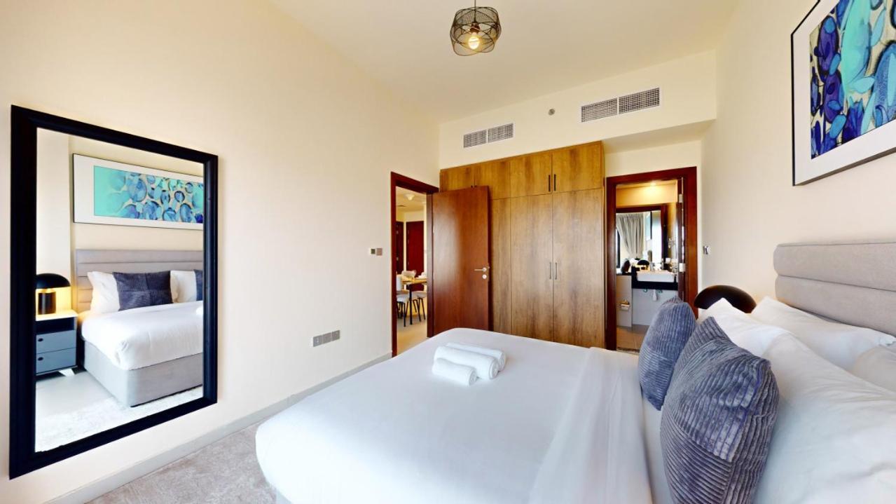 Binghatti Gate - Cosy Two Bedroom Apartment *