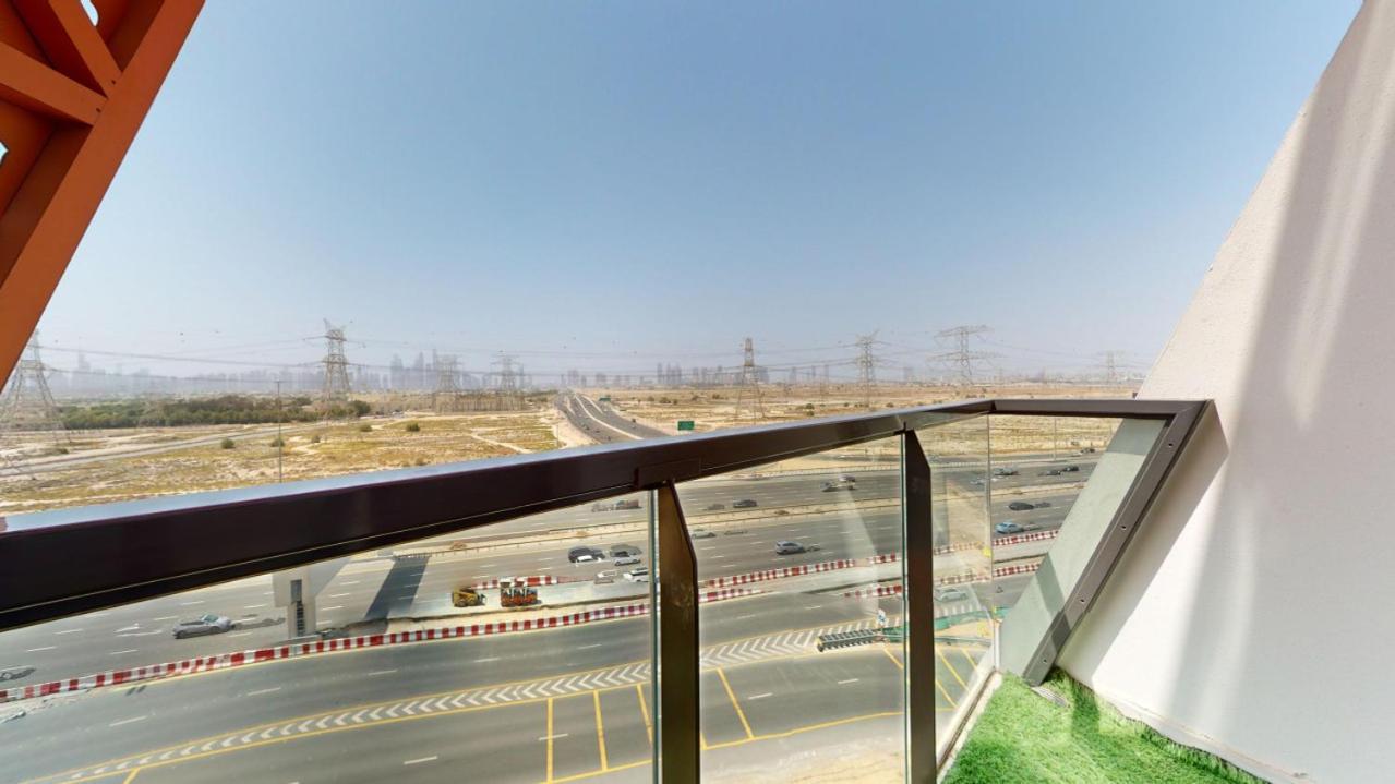 Binghatti Gate - Cosy Two Bedroom Apartment Dubai