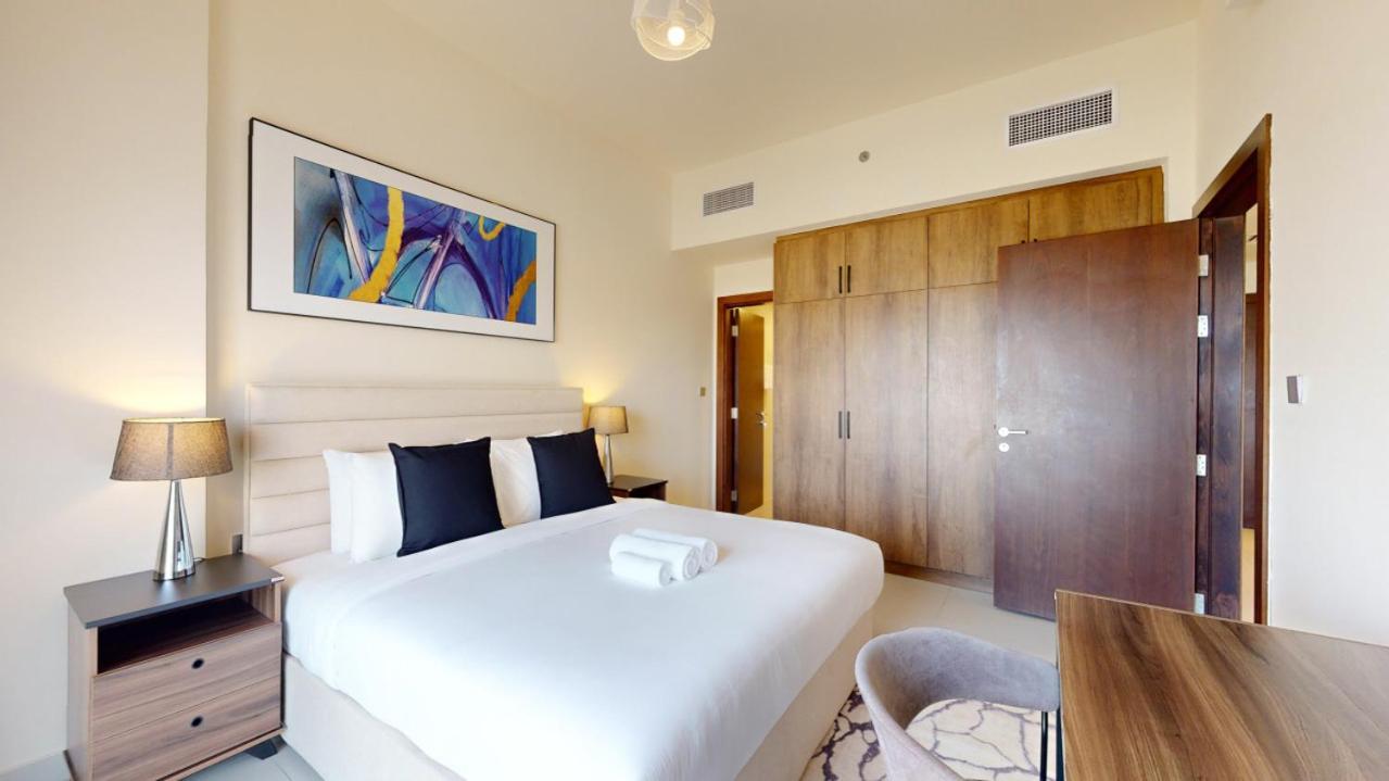 Binghatti Gate - Cosy Two Bedroom Apartment *
