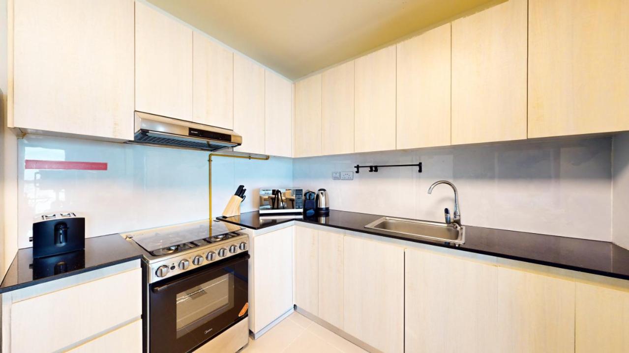 Binghatti Gate - Cosy Two Bedroom Apartment Dubai