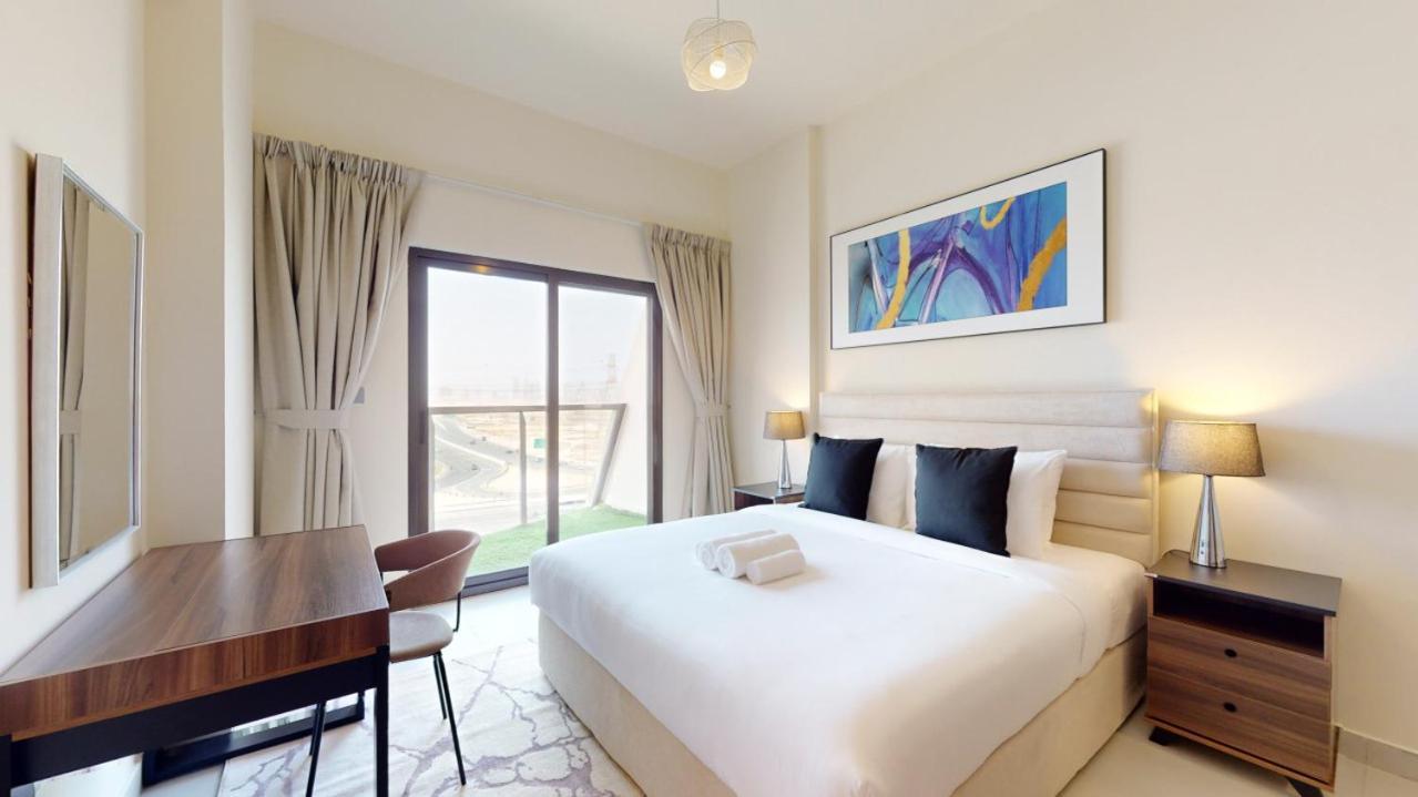 Binghatti Gate - Cosy Two Bedroom Apartment Dubai