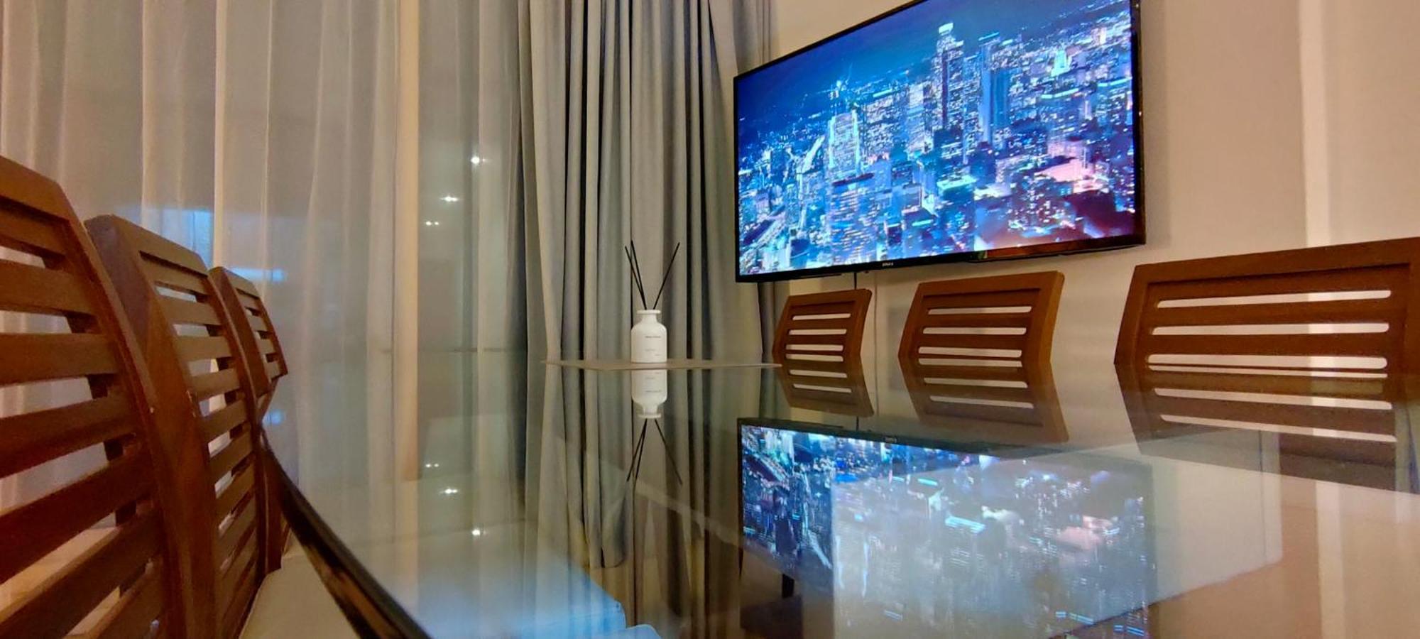 2 Bedroom With A Beautiful View Of The Marina Minimum 5 Night Apartment