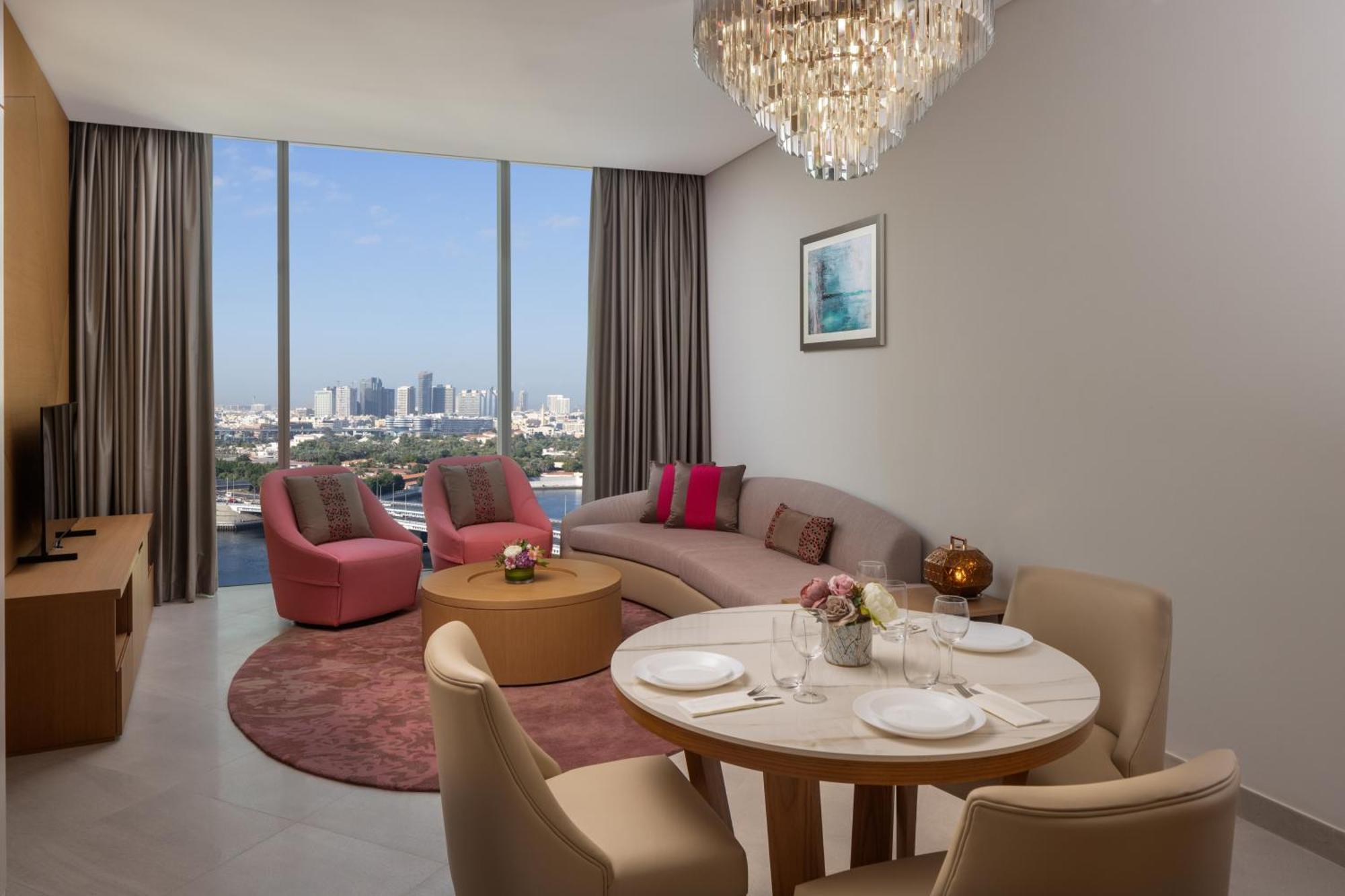 Hilton Creek & Residences Hotel 5*