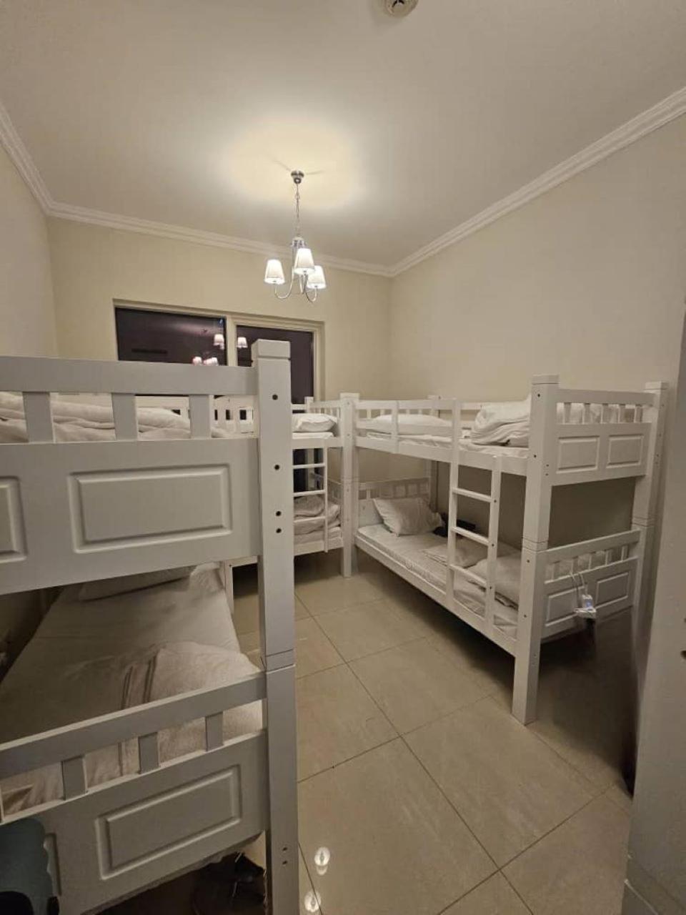 Hostel Downtown Holiday's - 1 Min To Mall & Burj Khalifa