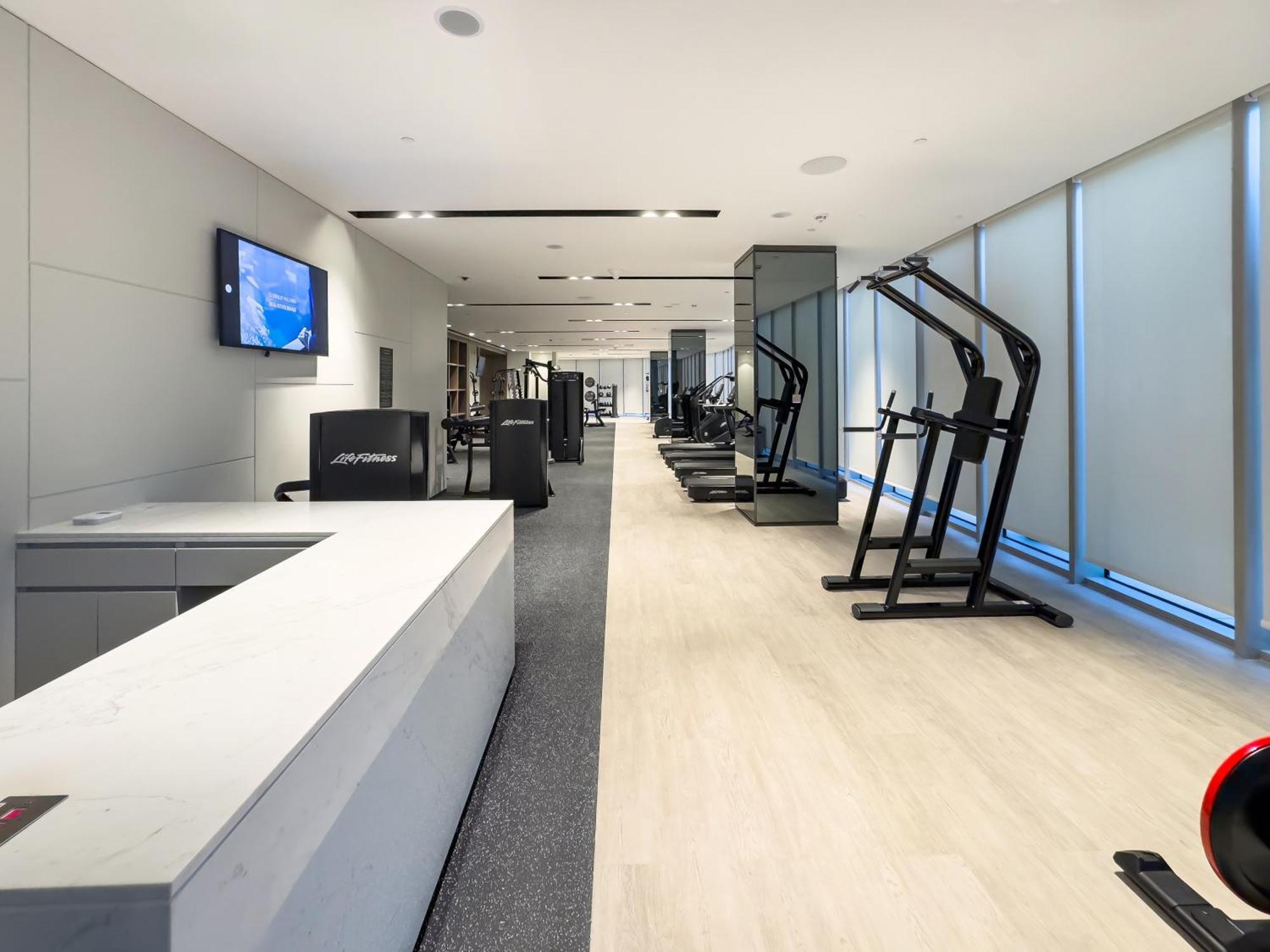 Grandeur 2 Bedroom I Burj Khalifa & Fountain Views I Free Parking, Gym, Pool, Wi-fi & Ps5 I By Skyline Serenity Apartment Dubai