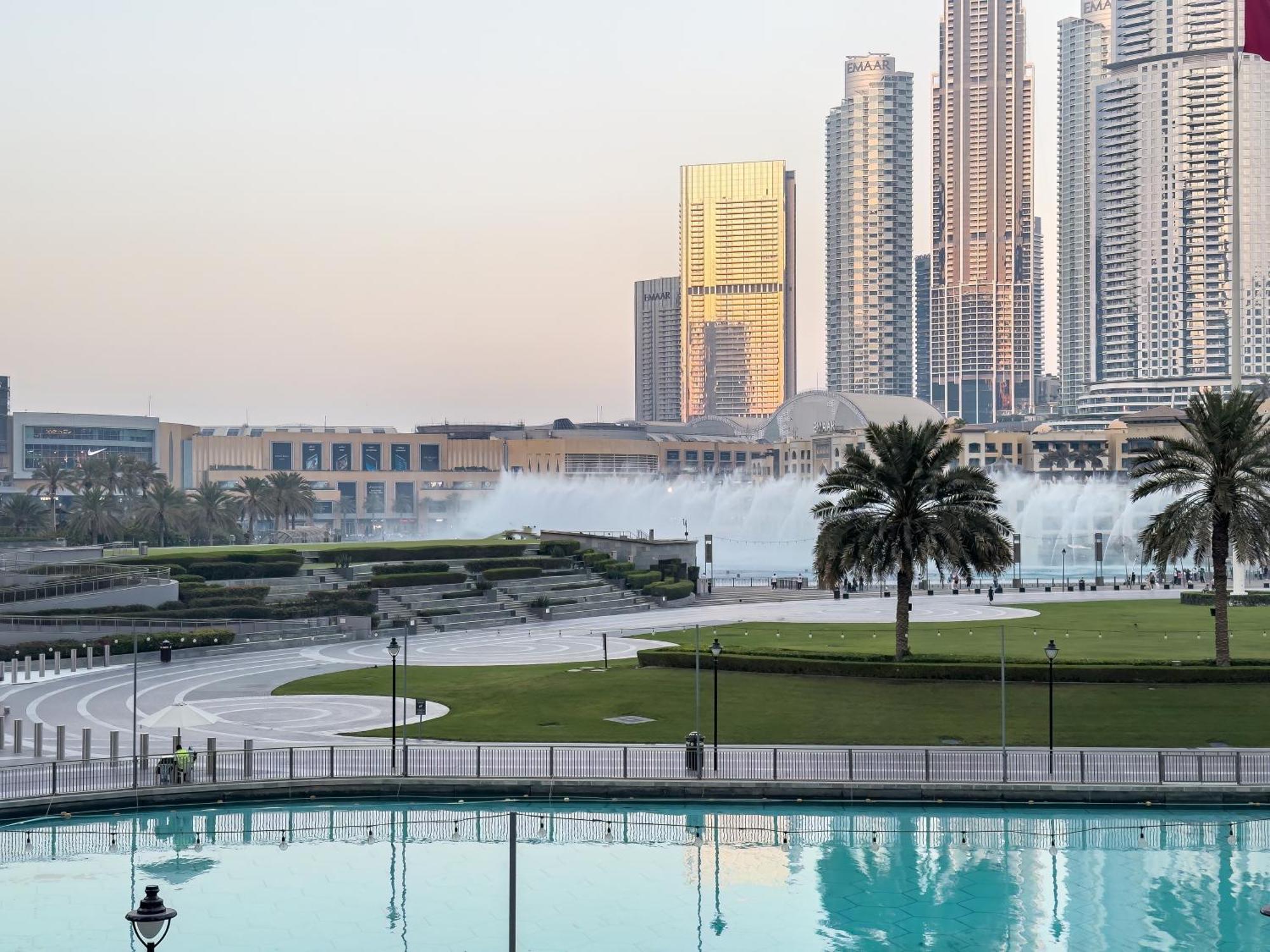 Grandeur 2 Bedroom I Burj Khalifa & Fountain Views I Free Parking, Gym, Pool, Wi-fi & Ps5 I By Skyline Serenity