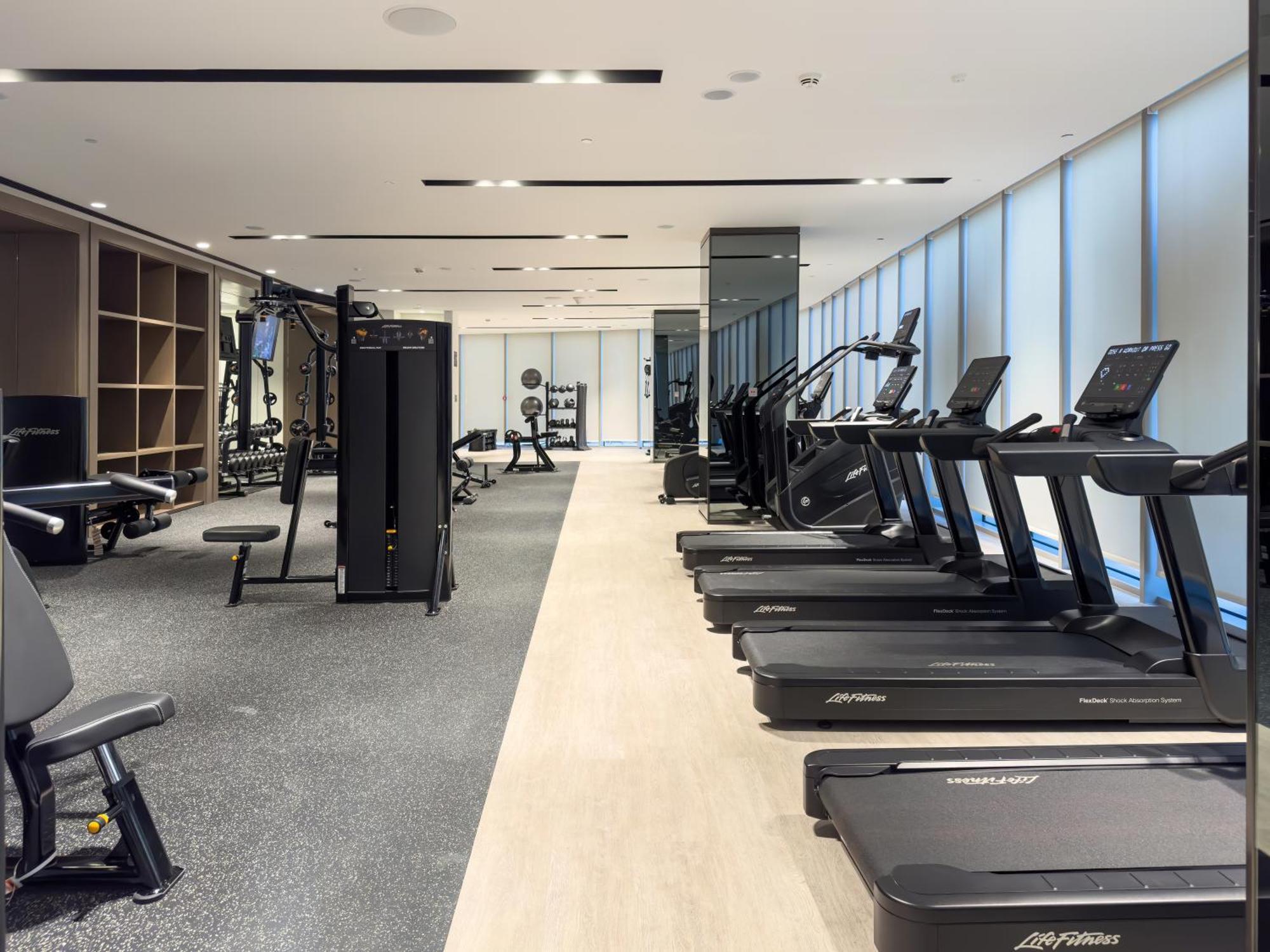 Grandeur 2 Bedroom I Burj Khalifa & Fountain Views I Free Parking, Gym, Pool, Wi-fi & Ps5 I By Skyline Serenity Apartment