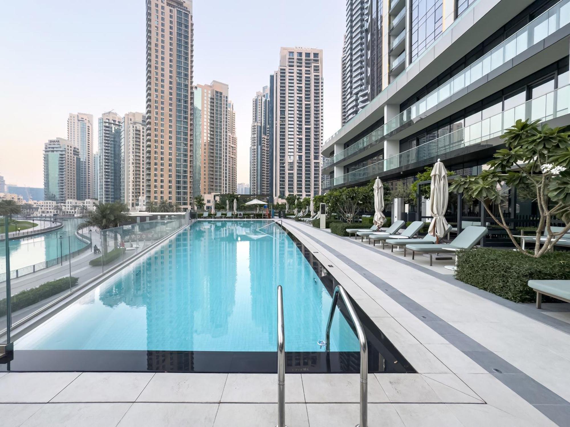 Apartment Grandeur 2 Bedroom I Burj Khalifa & Fountain Views I Free Parking, Gym, Pool, Wi-fi & Ps5 I By Skyline Serenity *