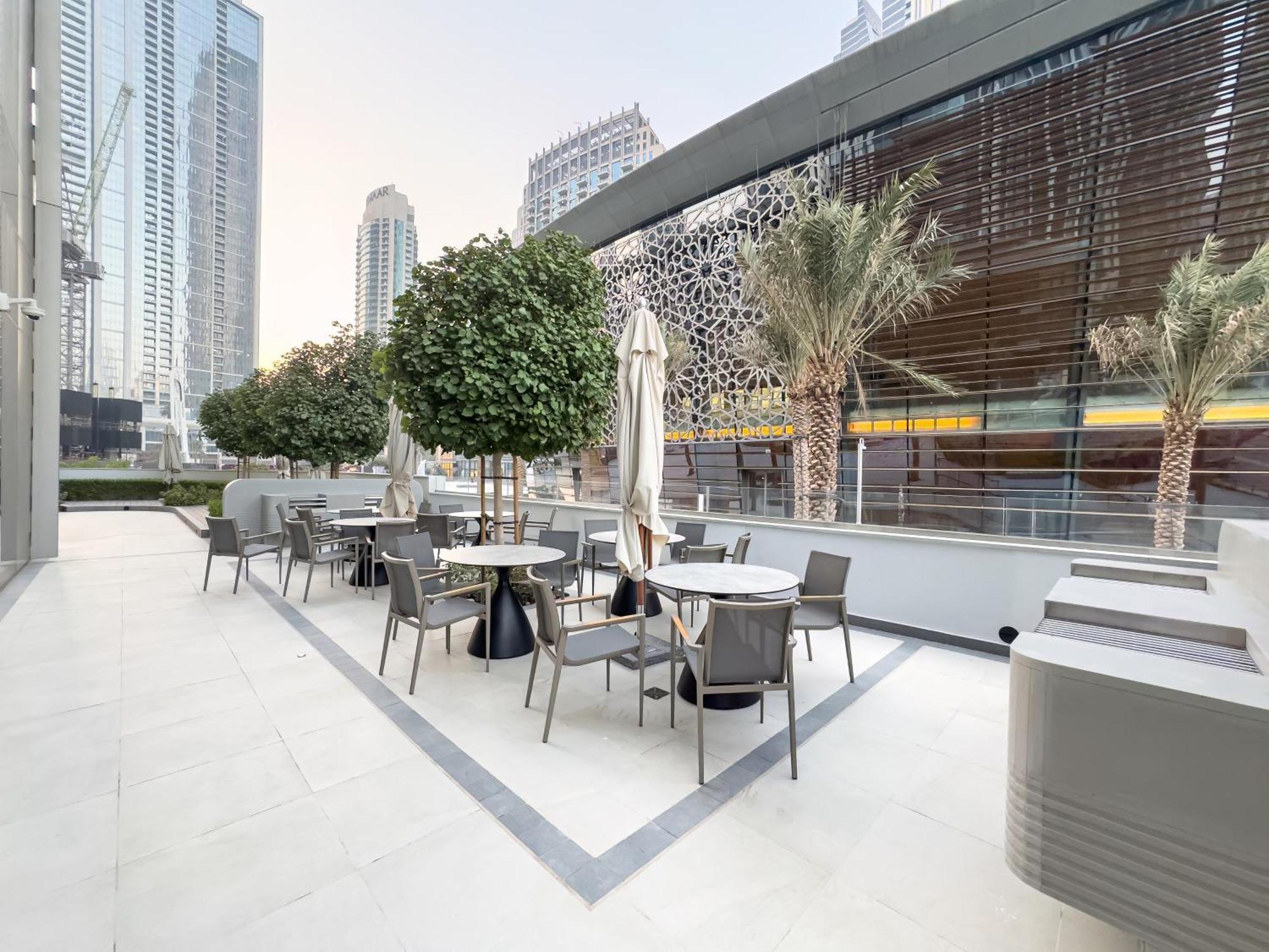Grandeur 2 Bedroom I Burj Khalifa & Fountain Views I Free Parking, Gym, Pool, Wi-fi & Ps5 I By Skyline Serenity Dubai