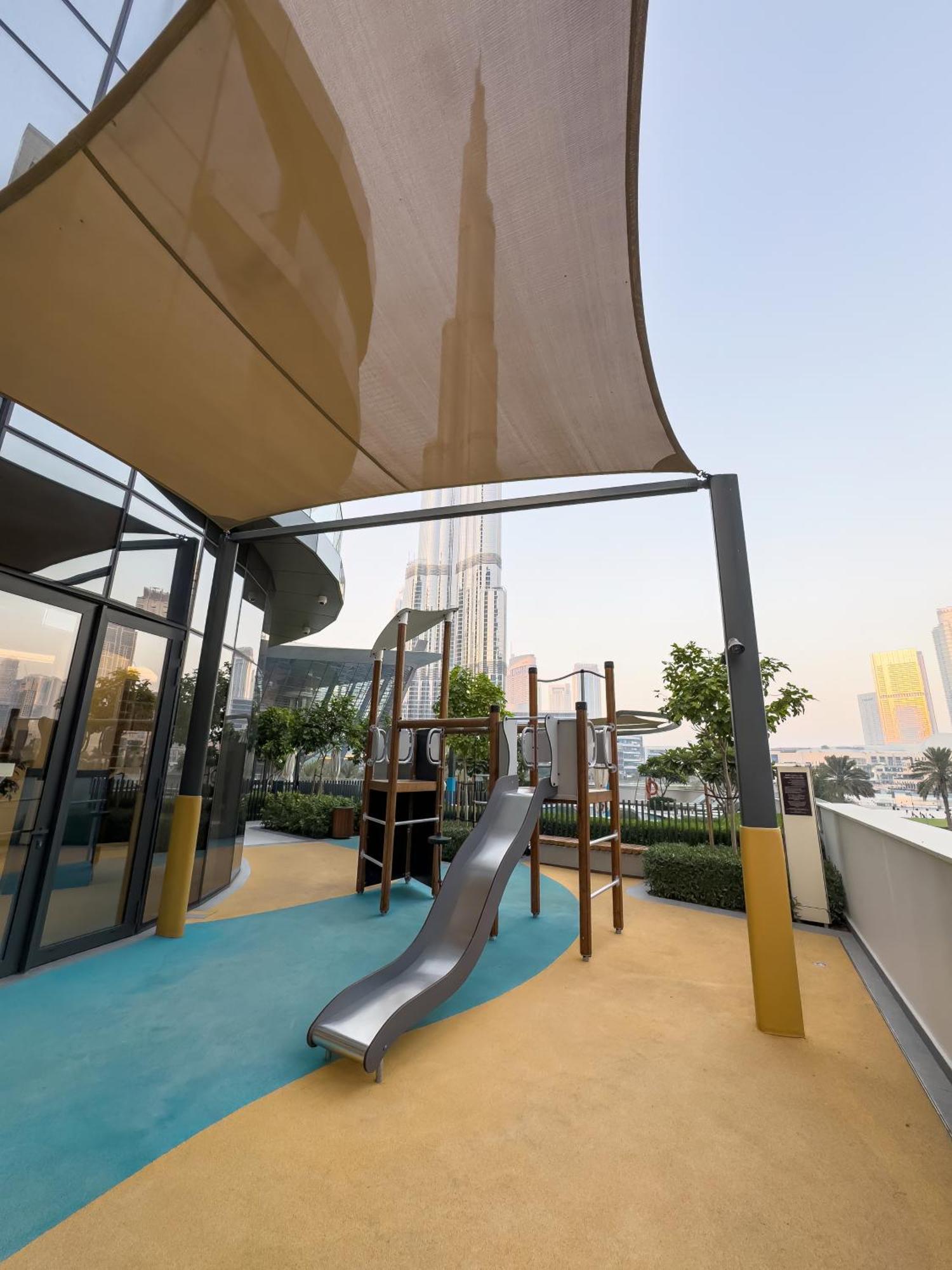 Grandeur 2 Bedroom I Burj Khalifa & Fountain Views I Free Parking, Gym, Pool, Wi-fi & Ps5 I By Skyline Serenity * Dubai