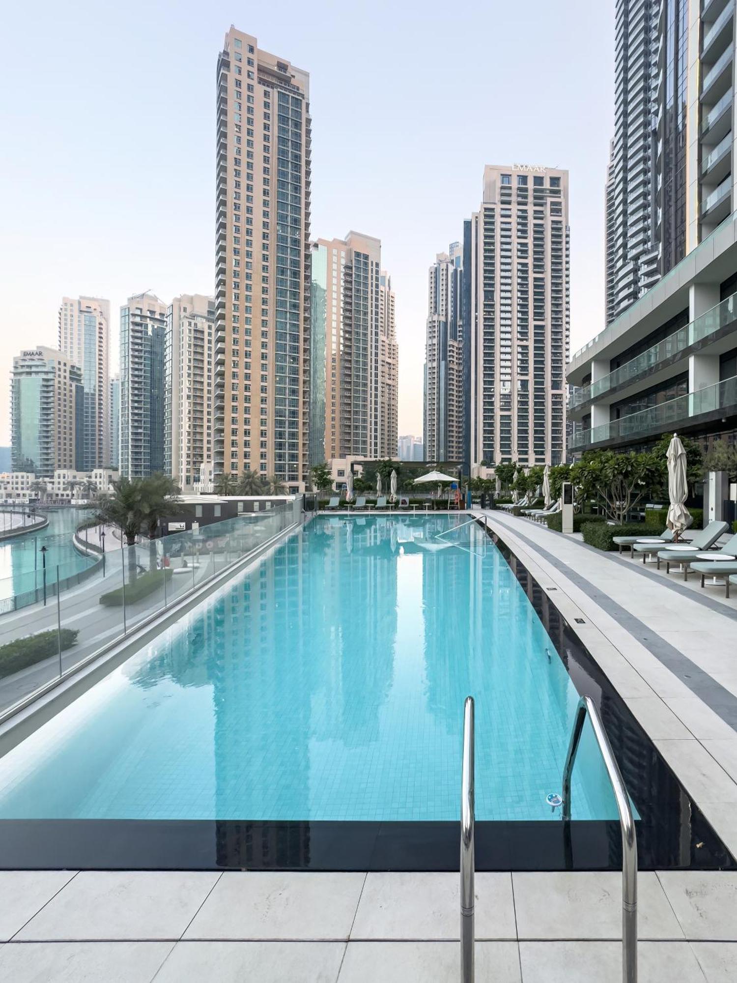 Grandeur 2 Bedroom I Burj Khalifa & Fountain Views I Free Parking, Gym, Pool, Wi-fi & Ps5 I By Skyline Serenity Apartment