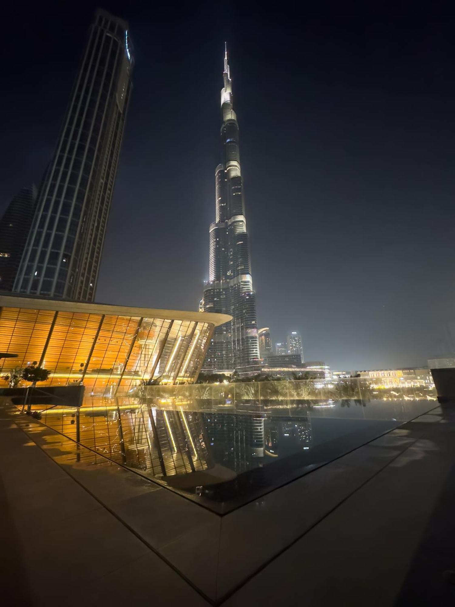 Grandeur 2 Bedroom I Burj Khalifa & Fountain Views I Free Parking, Gym, Pool, Wi-fi & Ps5 I By Skyline Serenity * Dubai
