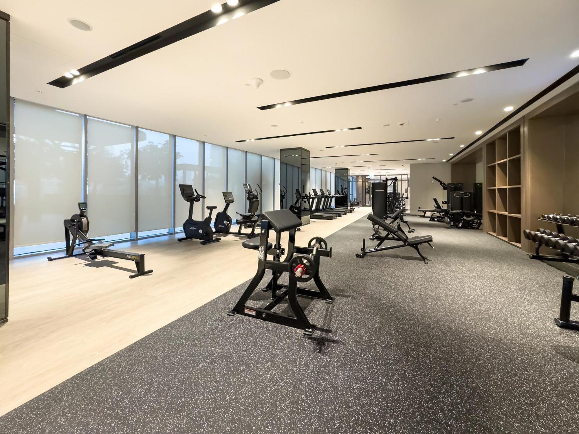 Grandeur 2 Bedroom I Burj Khalifa & Fountain Views I Free Parking, Gym, Pool, Wi-fi & Ps5 I By Skyline Serenity Apartment