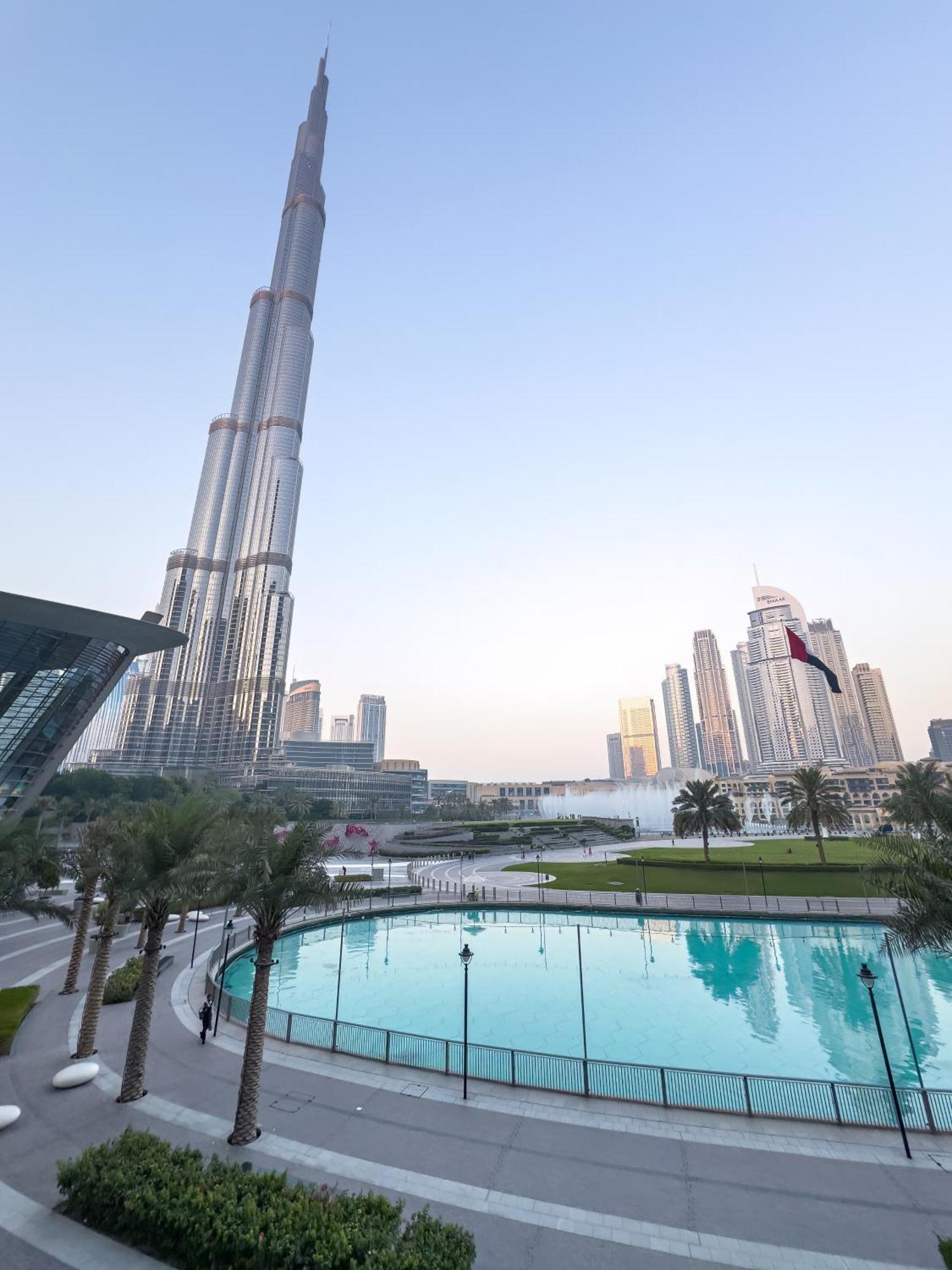 Apartment Grandeur 2 Bedroom I Burj Khalifa & Fountain Views I Free Parking, Gym, Pool, Wi-fi & Ps5 I By Skyline Serenity