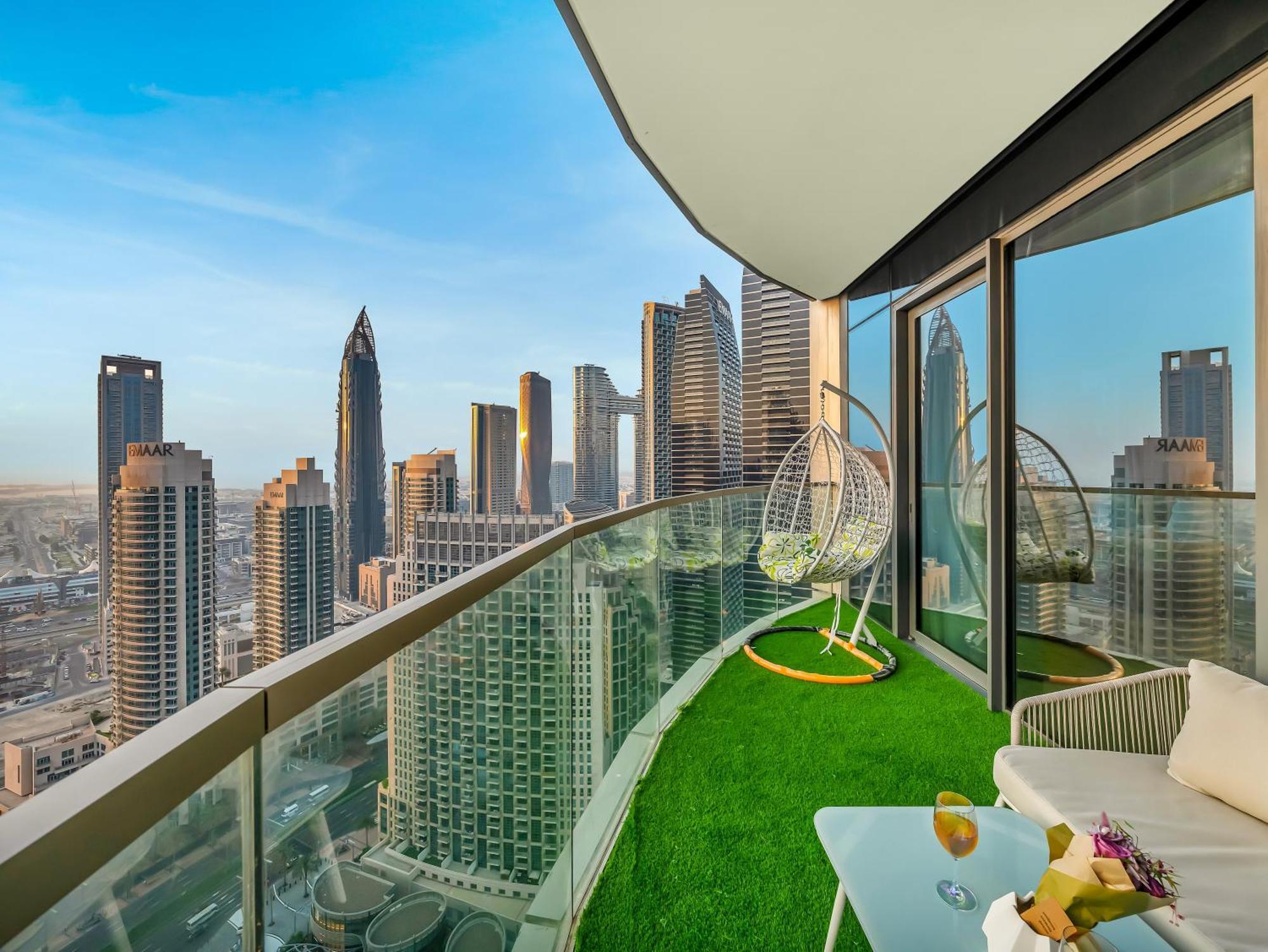 Grandeur 2 Bedroom I Burj Khalifa & Fountain Views I Free Parking, Gym, Pool, Wi-fi & Ps5 I By Skyline Serenity Apartment