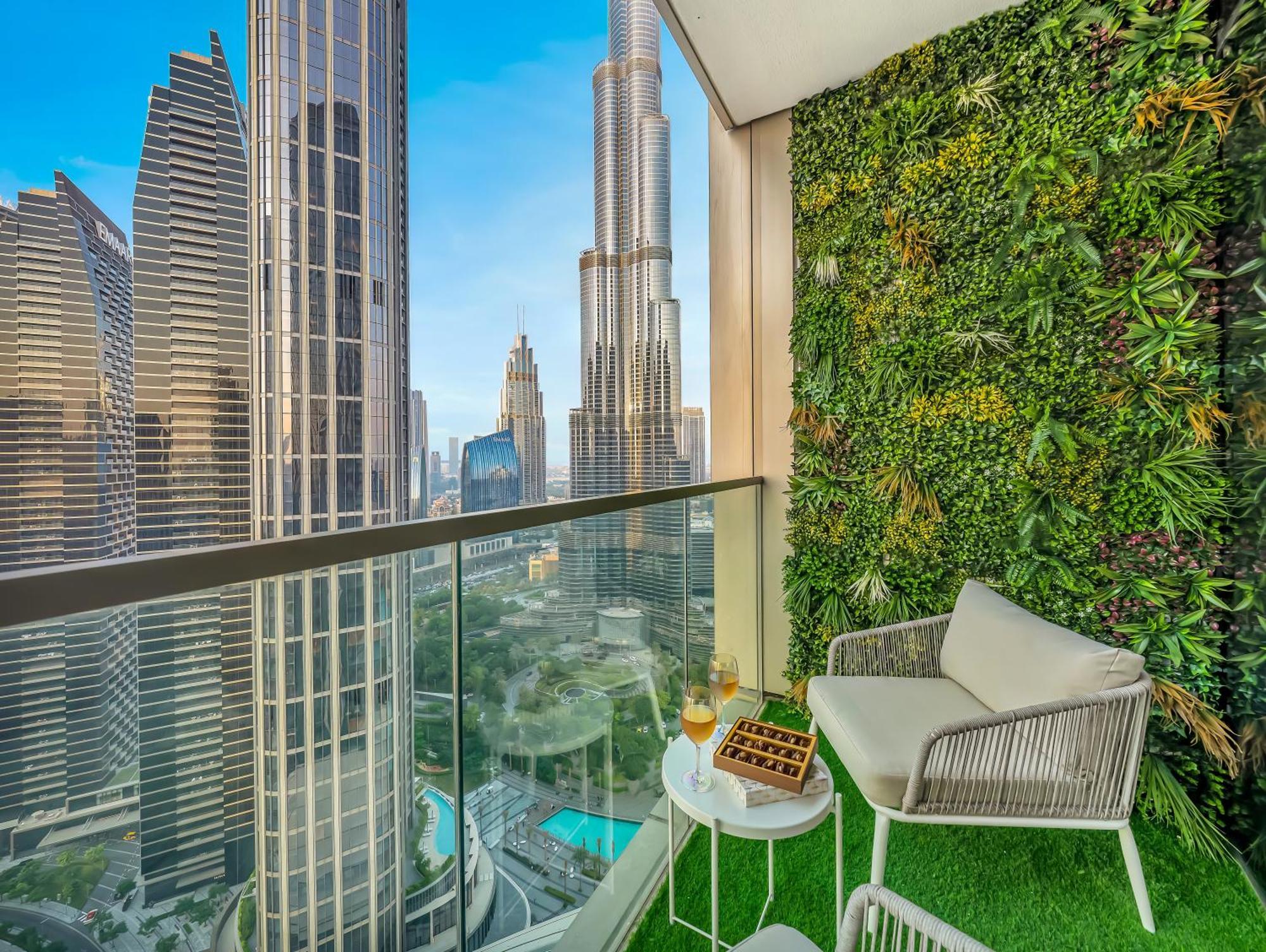 Grandeur 2 Bedroom I Burj Khalifa & Fountain Views I Free Parking, Gym, Pool, Wi-fi & Ps5 I By Skyline Serenity Dubai