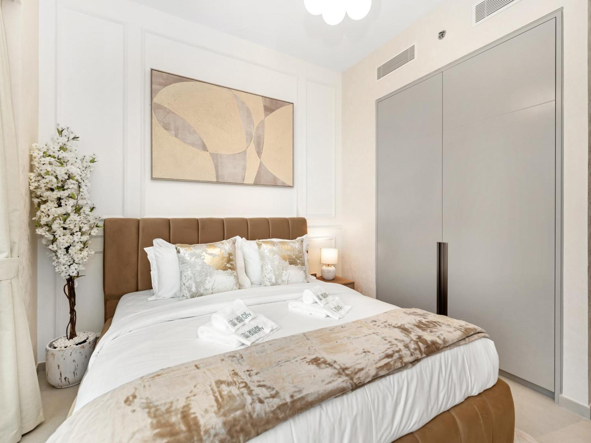 Grandeur 2 Bedroom I Burj Khalifa & Fountain Views I Free Parking, Gym, Pool, Wi-fi & Ps5 I By Skyline Serenity Apartment Dubai
