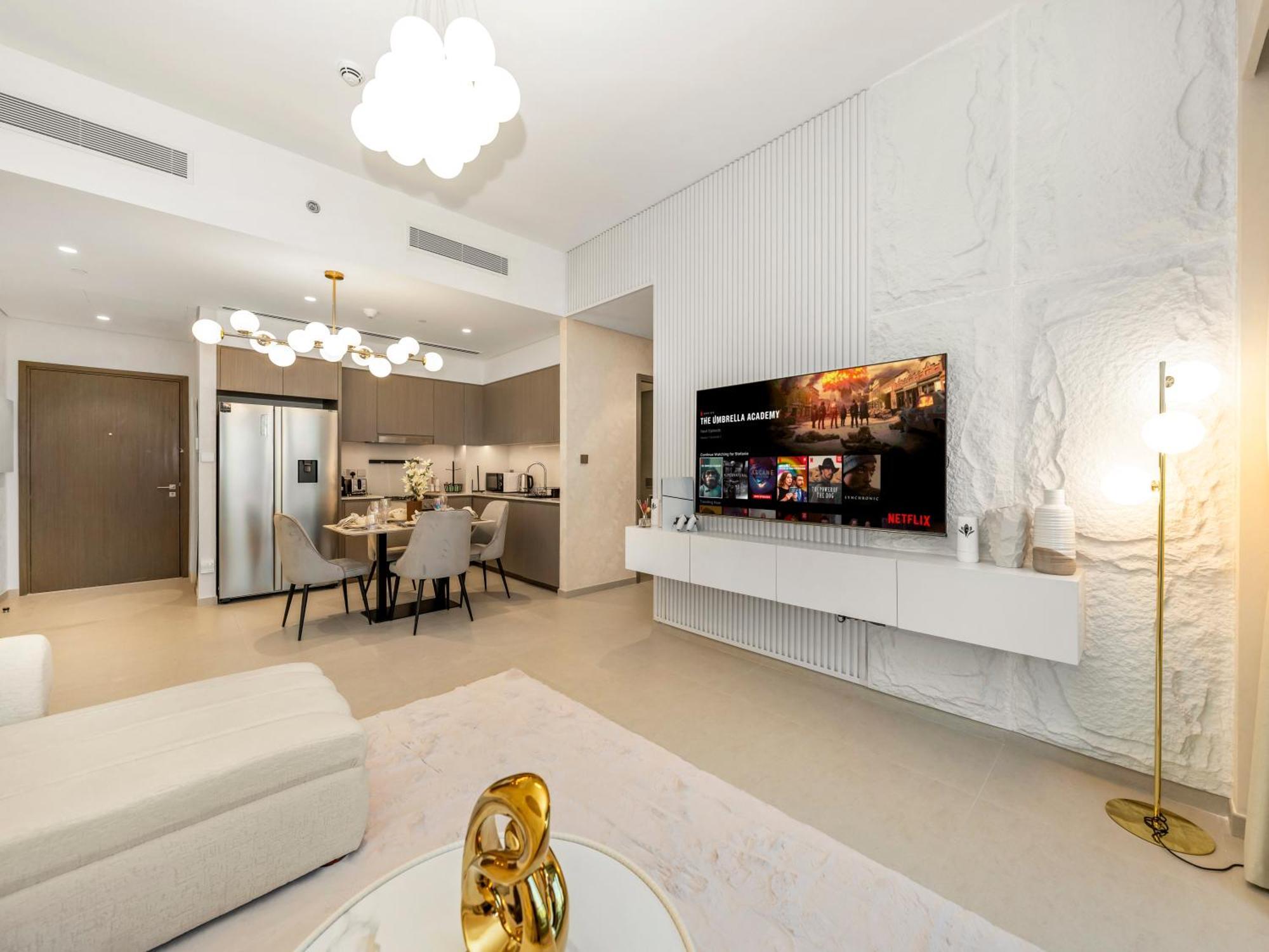 Grandeur 2 Bedroom I Burj Khalifa & Fountain Views I Free Parking, Gym, Pool, Wi-fi & Ps5 I By Skyline Serenity * Dubai