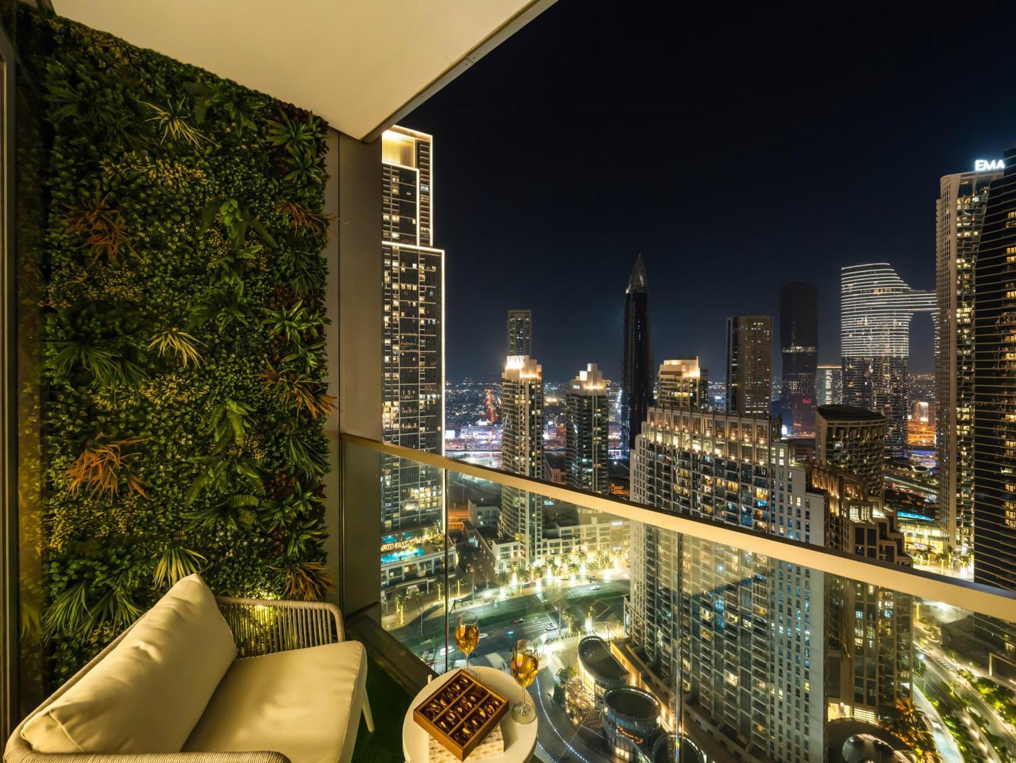 Grandeur 2 Bedroom I Burj Khalifa & Fountain Views I Free Parking, Gym, Pool, Wi-fi & Ps5 I By Skyline Serenity *