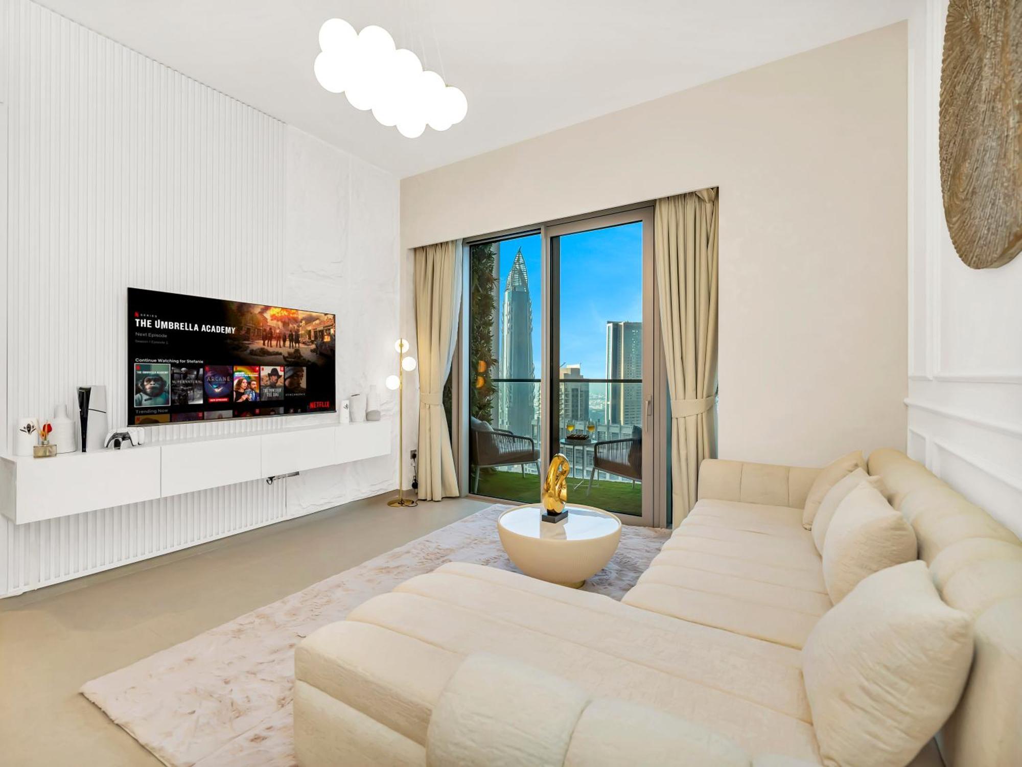 Apartment Grandeur 2 Bedroom I Burj Khalifa & Fountain Views I Free Parking, Gym, Pool, Wi-fi & Ps5 I By Skyline Serenity