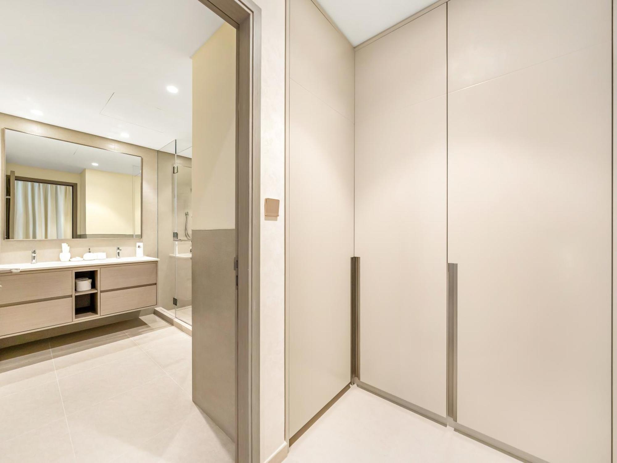 Grandeur 2 Bedroom I Burj Khalifa & Fountain Views I Free Parking, Gym, Pool, Wi-fi & Ps5 I By Skyline Serenity Dubai