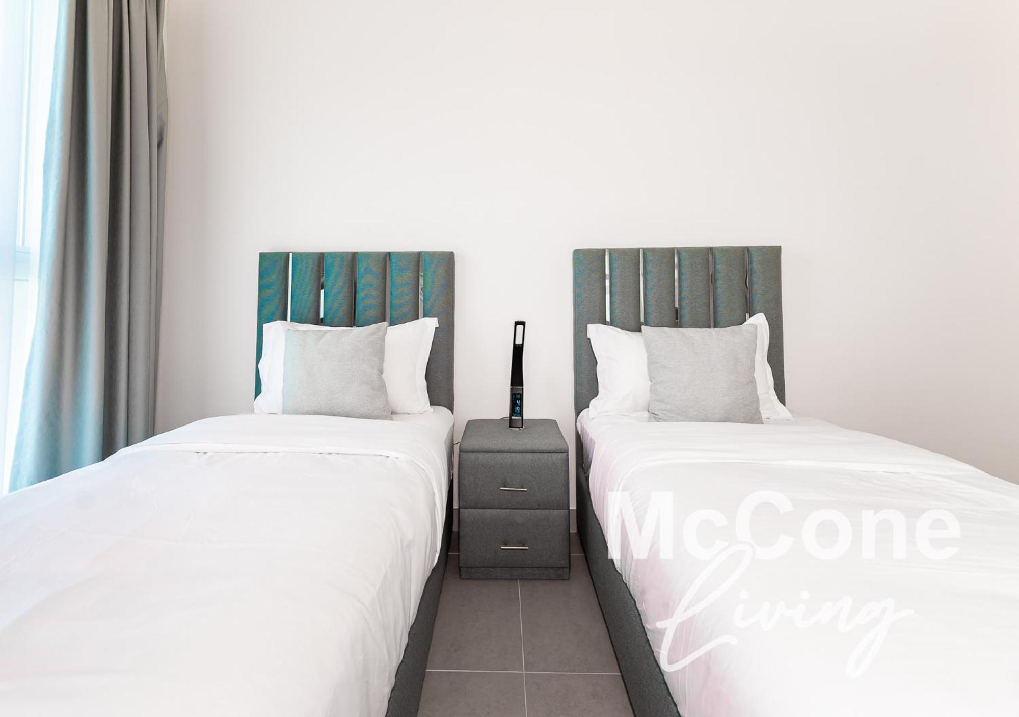 Apartment Inviting 2br With Pool & Pet-friendly Option *