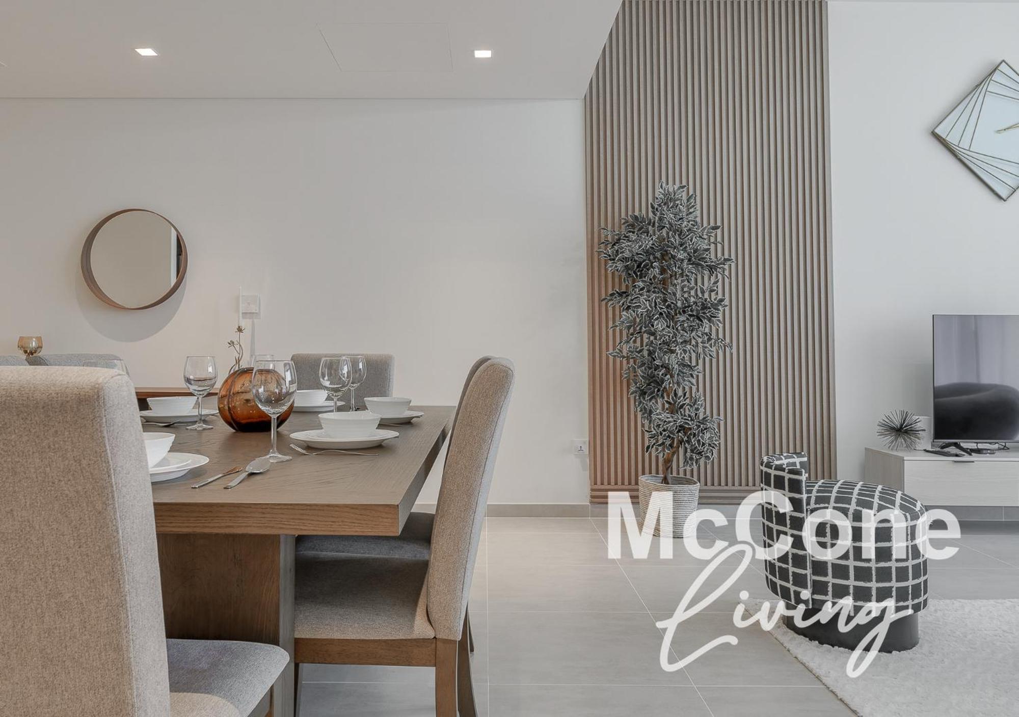 Bright 2br With Pool & Creek Views Dubai