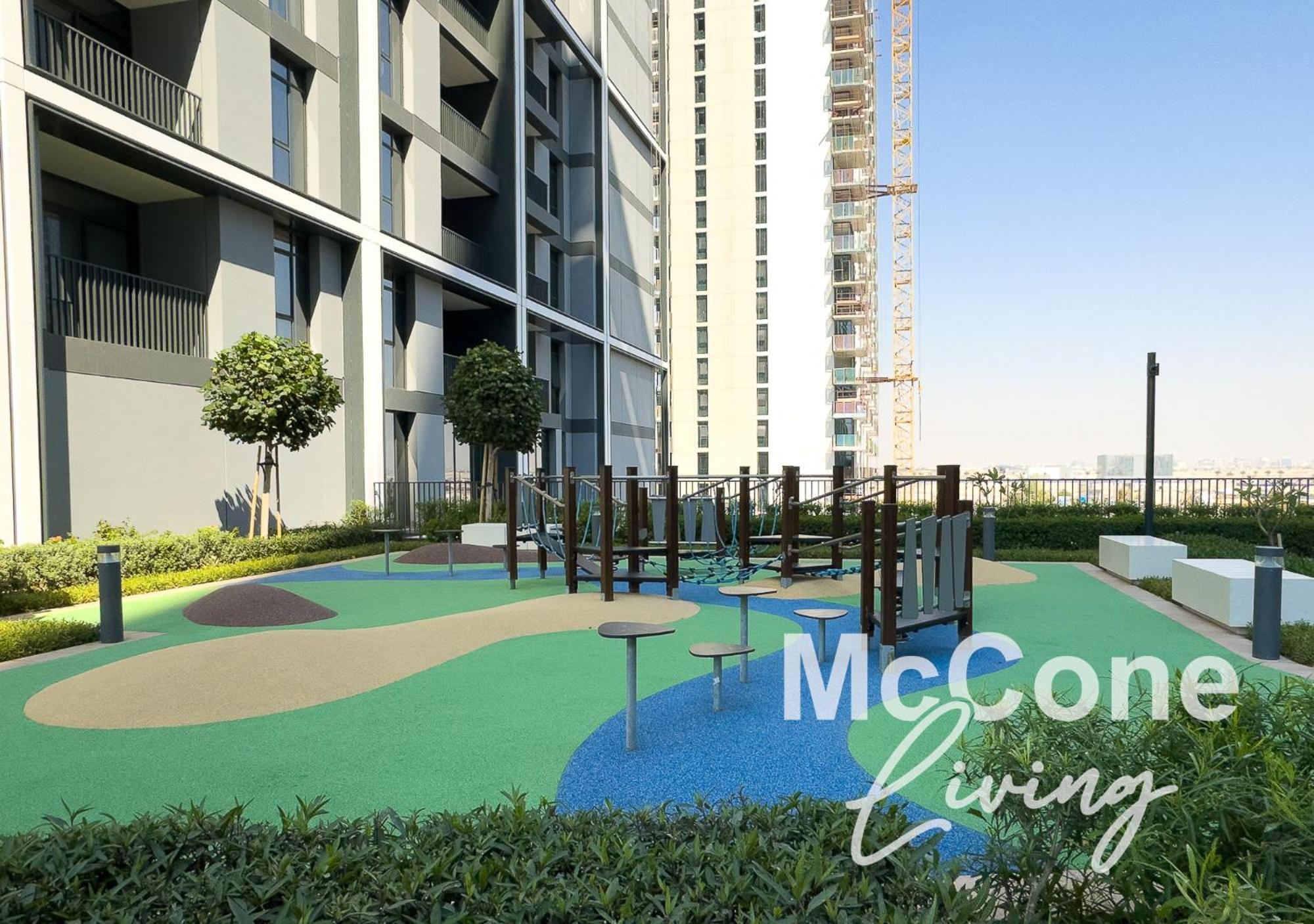 Bright 2br With Pool & Creek Views Apartment *