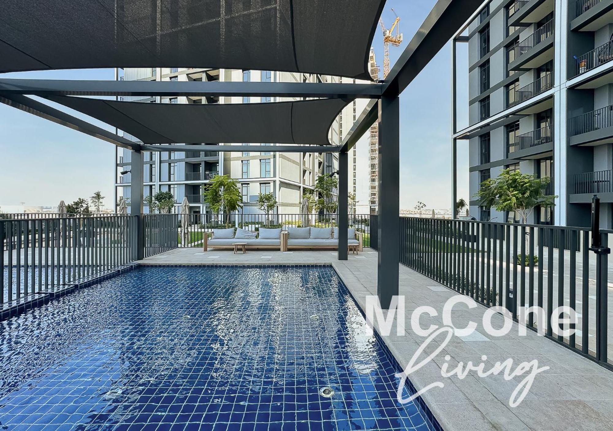 Bright 2br With Pool & Creek Views