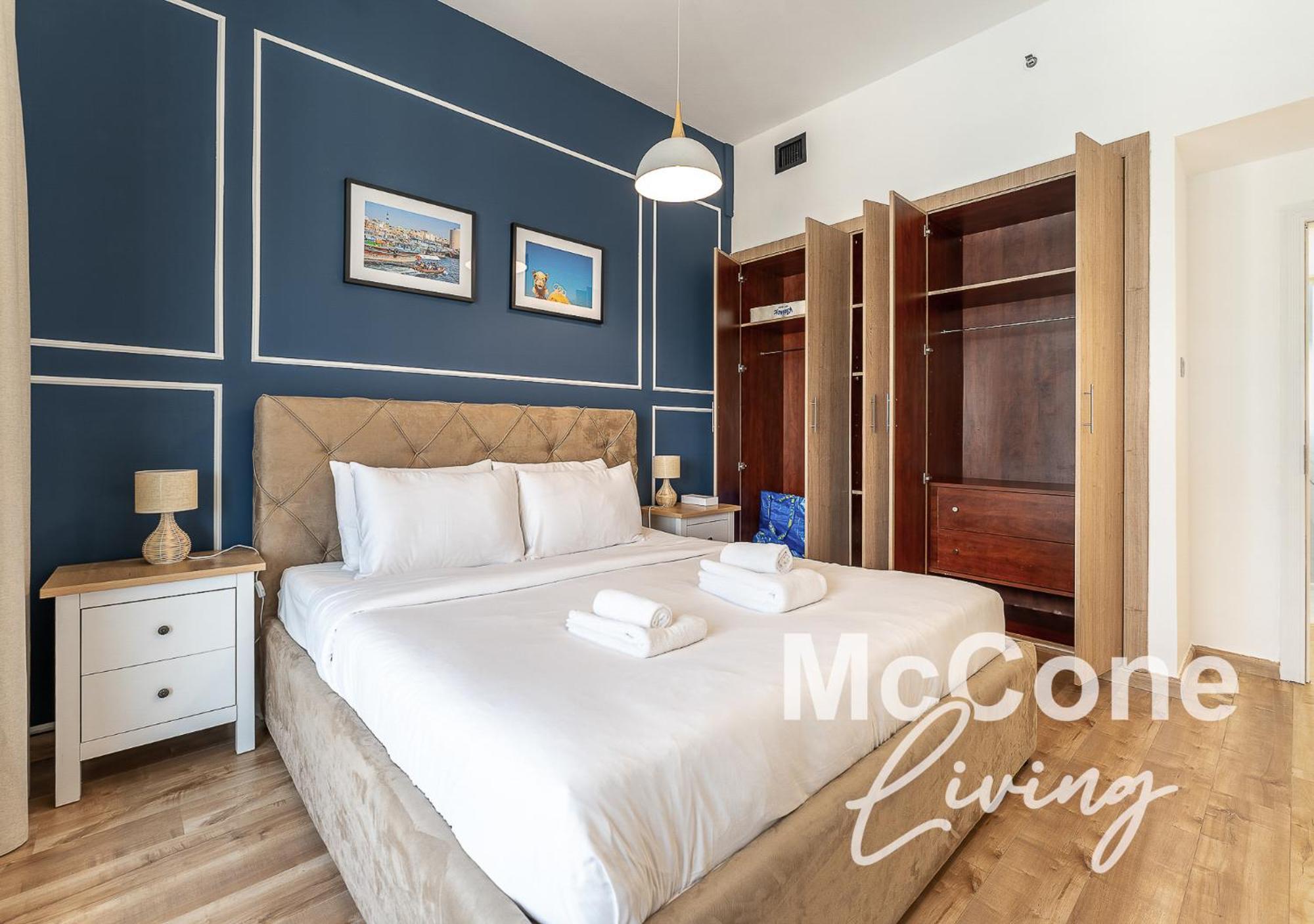 2br With Stunning Marina Skyline *