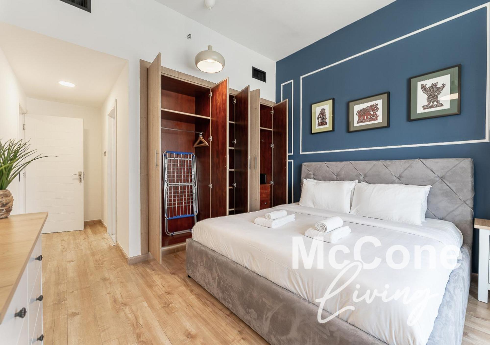 2br With Stunning Marina Skyline Apartment