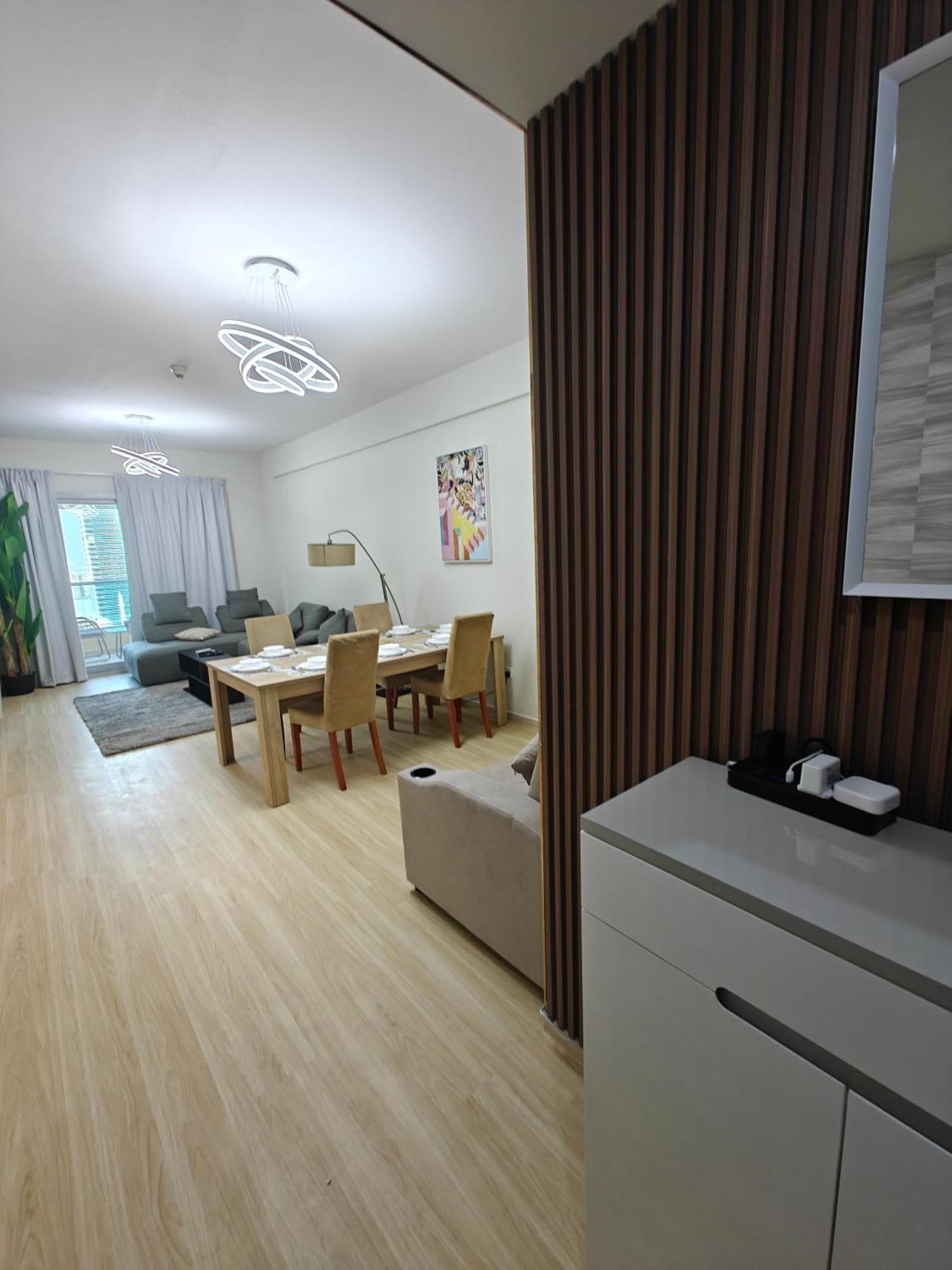 Marina View Spacious 2 Bhk Apartment Dubai