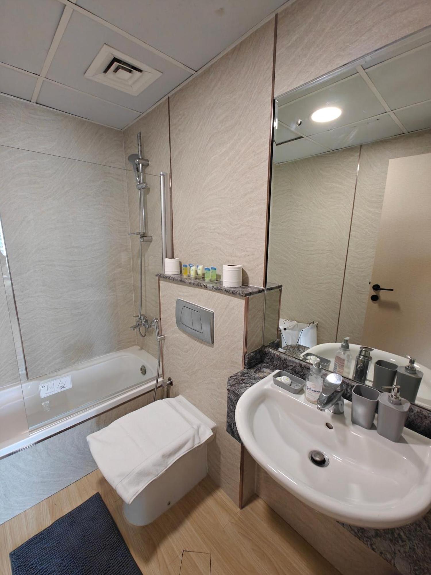 Marina View Spacious 2 Bhk *