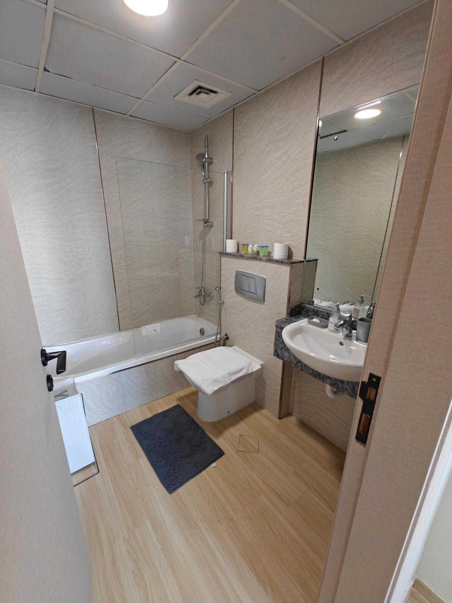 Marina View Spacious 2 Bhk * Dubai
