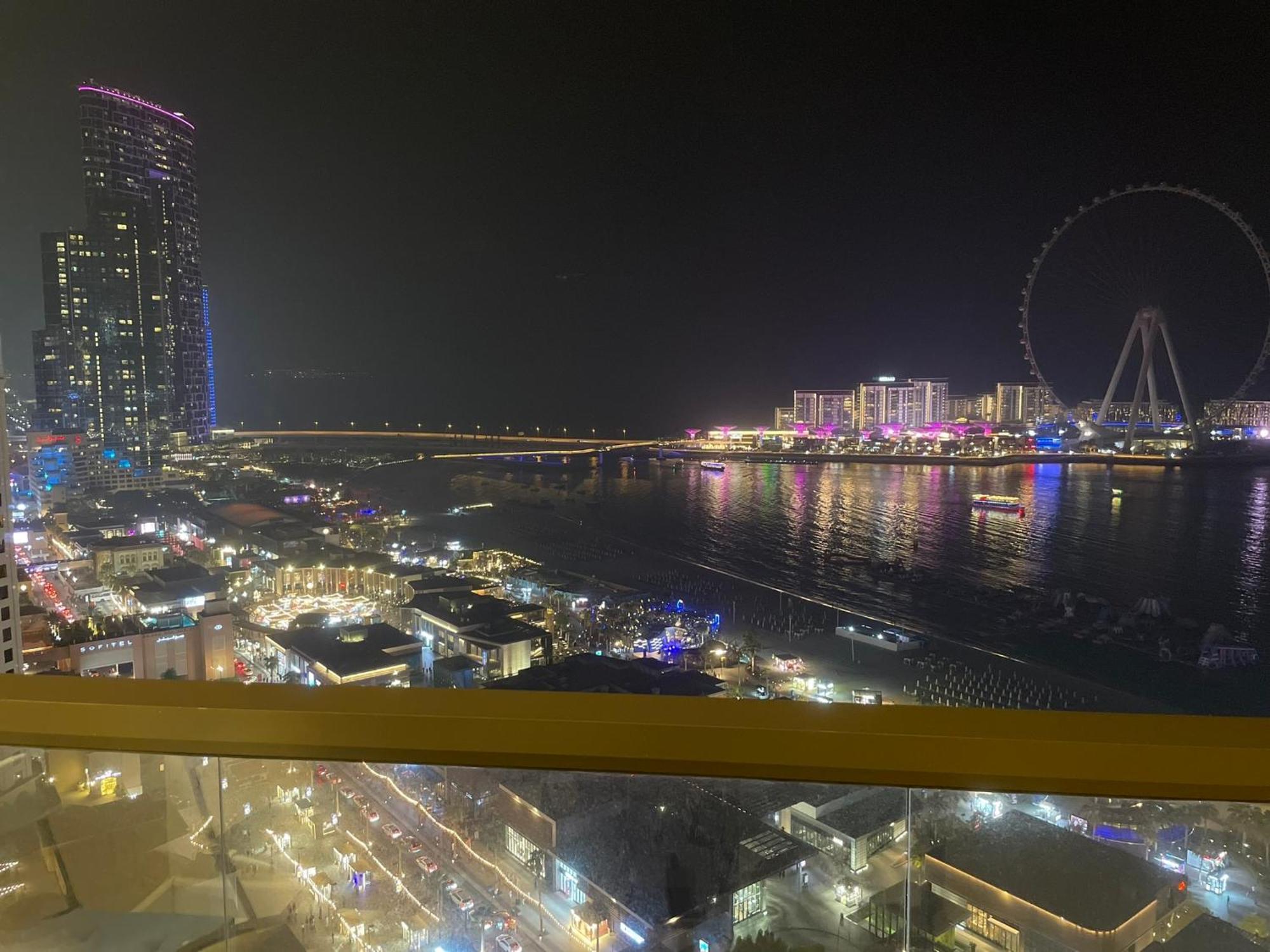 Jbr Beachfront Luxe Sea Facing Apartment